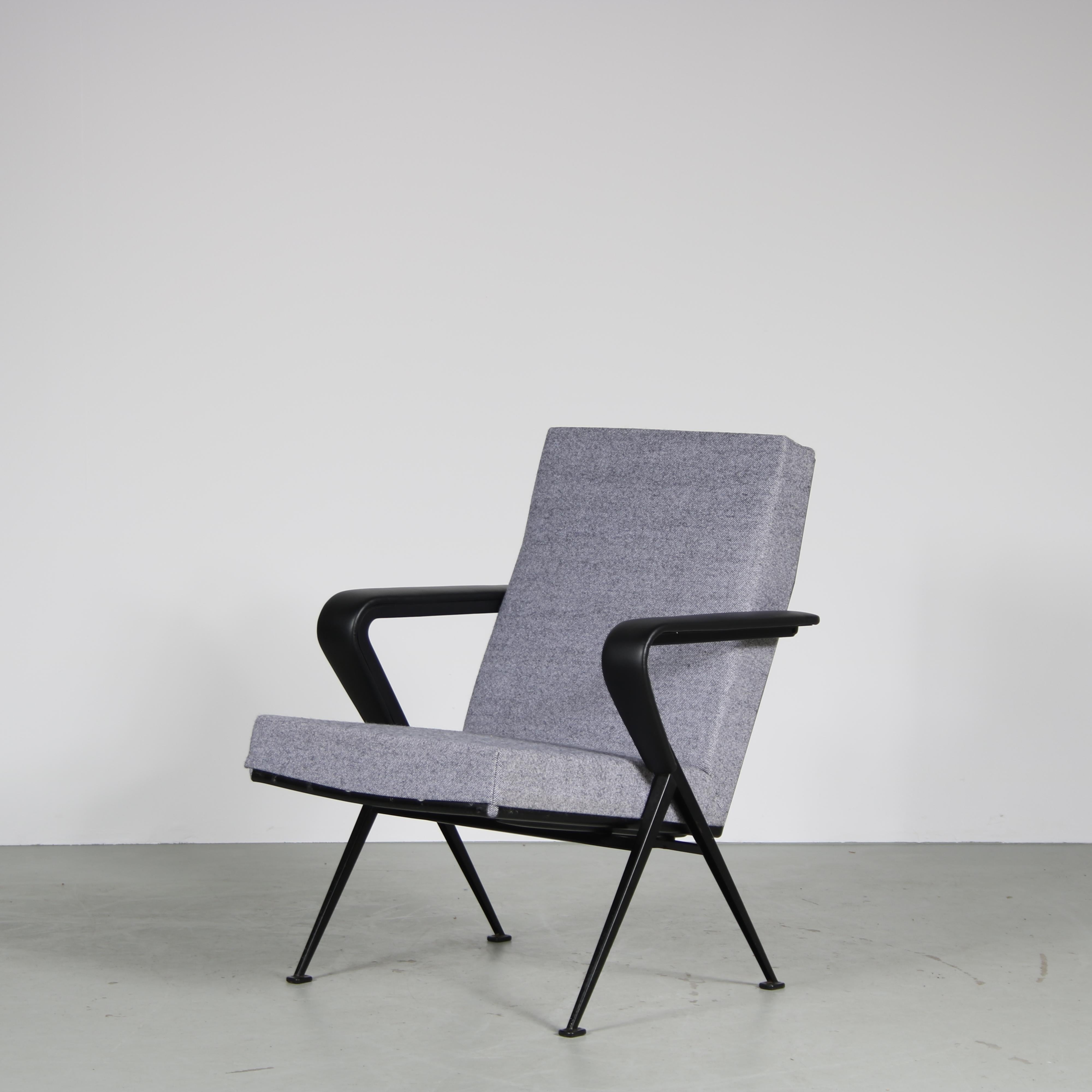 A fantastic lounge chair, model “Repose”, designed by Friso Kramer and manufactured by Ahrend de Cirkel in the Netherlands around 1960.

This eye-catching chair is an iconic find of midcentury Dutch design. It’s straight forward, modern yet