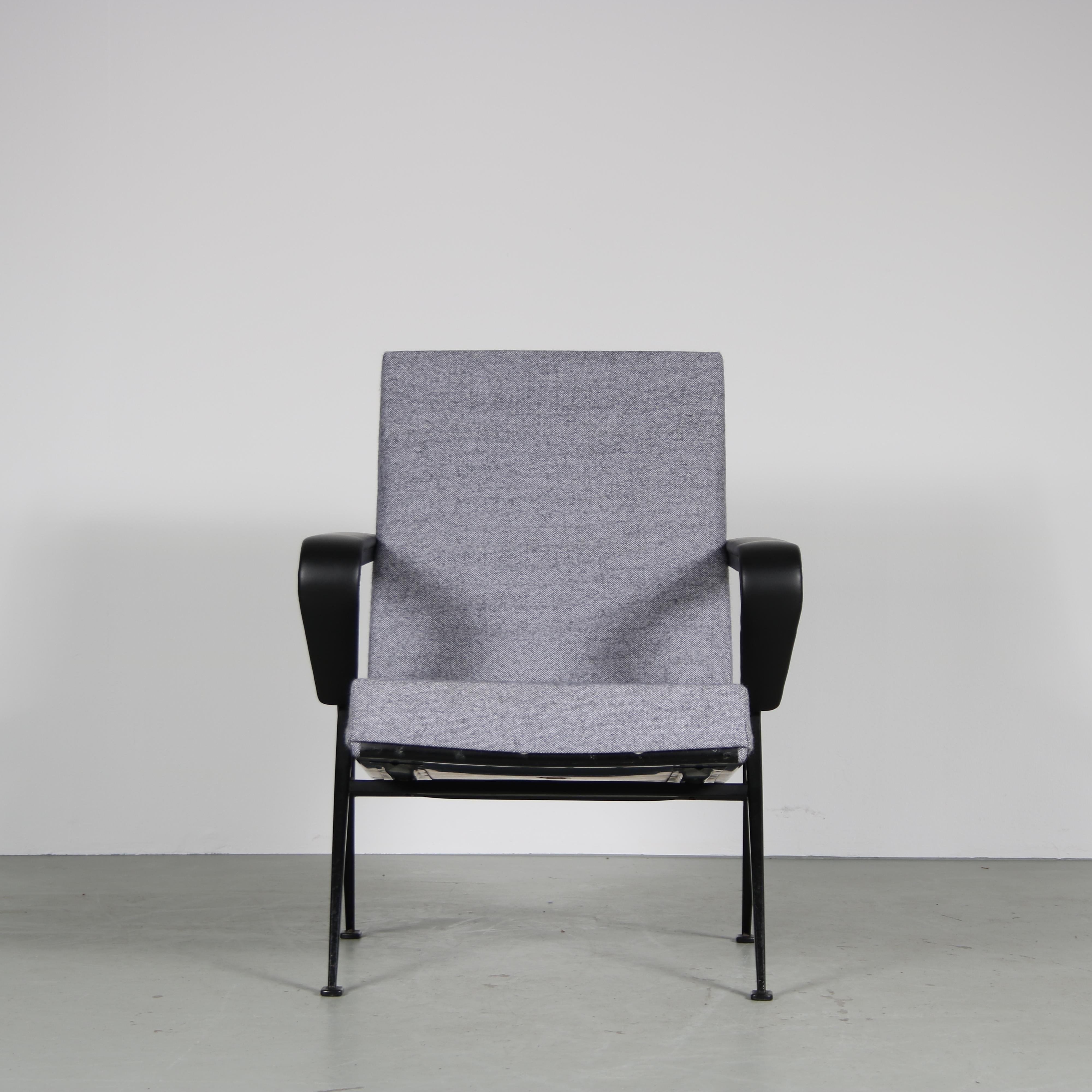 1960s “Repose” Chairs by Friso Kramer for Ahrend de Cirkel, Netherlands For Sale 1