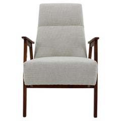 Fauteuil en hêtre restauré des années 1960, Tchécoslovaquie