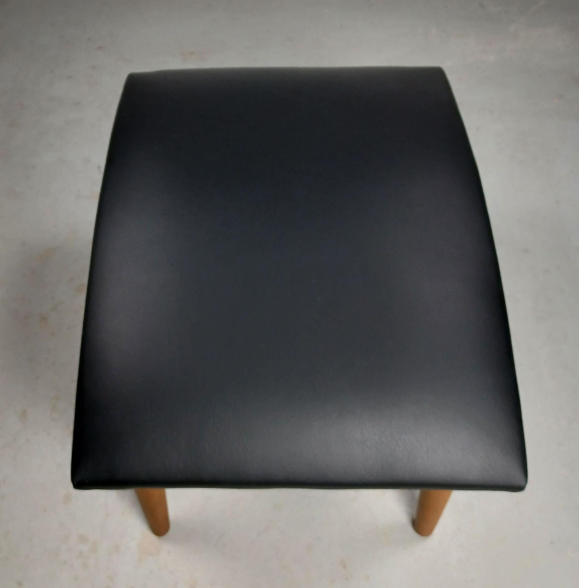 1960's, Restored Danish Footstool Reupholstered in Black Leather In Good Condition In Knebel, DK