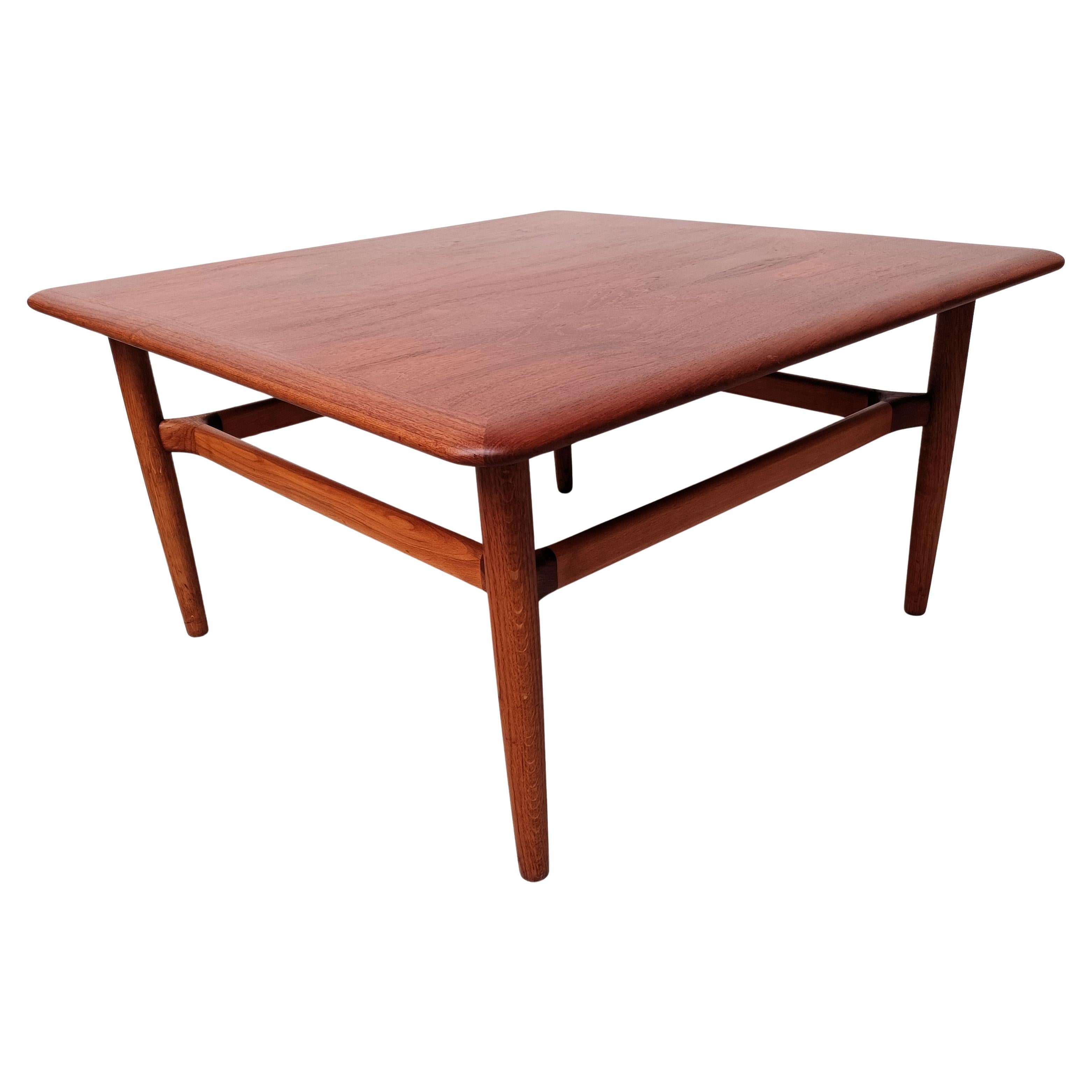 1960er Jahre restauriert Dänisch Kurt Ostervig Teak Oak Couchtisch in ausgezeichnetem Zustand