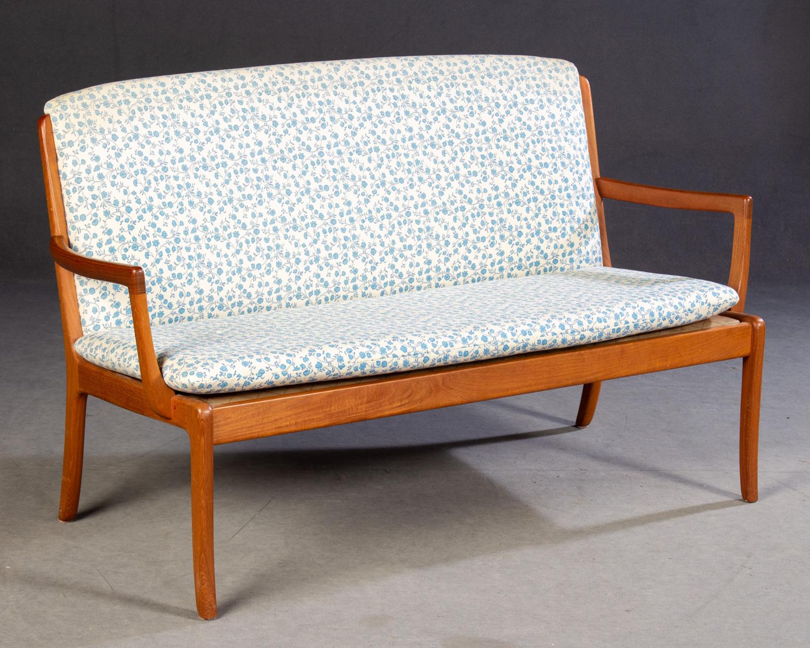 1960er Jahre Restauriertes dänisches Ole Wanscher Sofa von Cado (Skandinavische Moderne) im Angebot