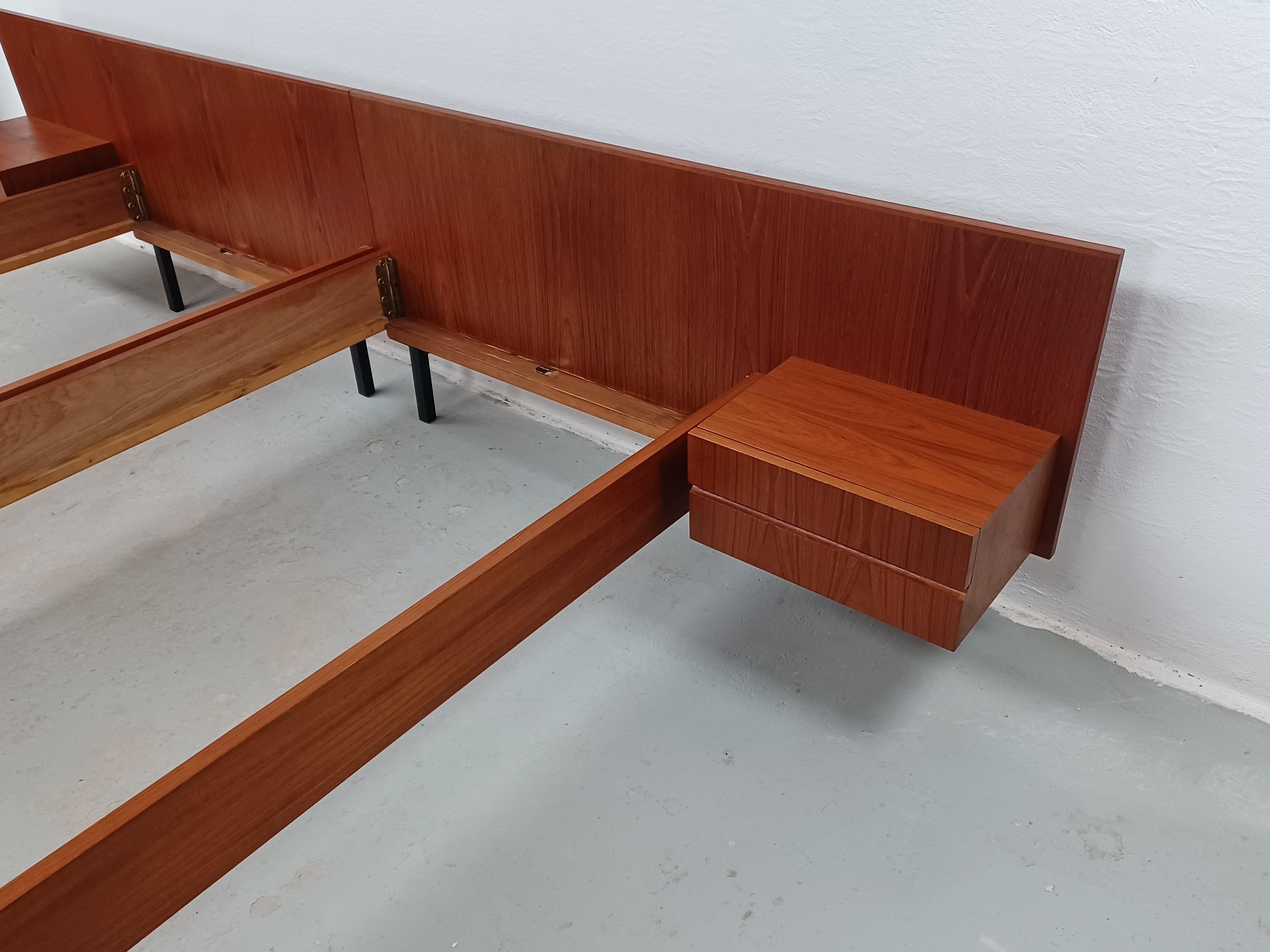 1960s Restored Danish Oman Junn Teak Bed with Integrated Nightstands In Good Condition For Sale In Knebel, DK