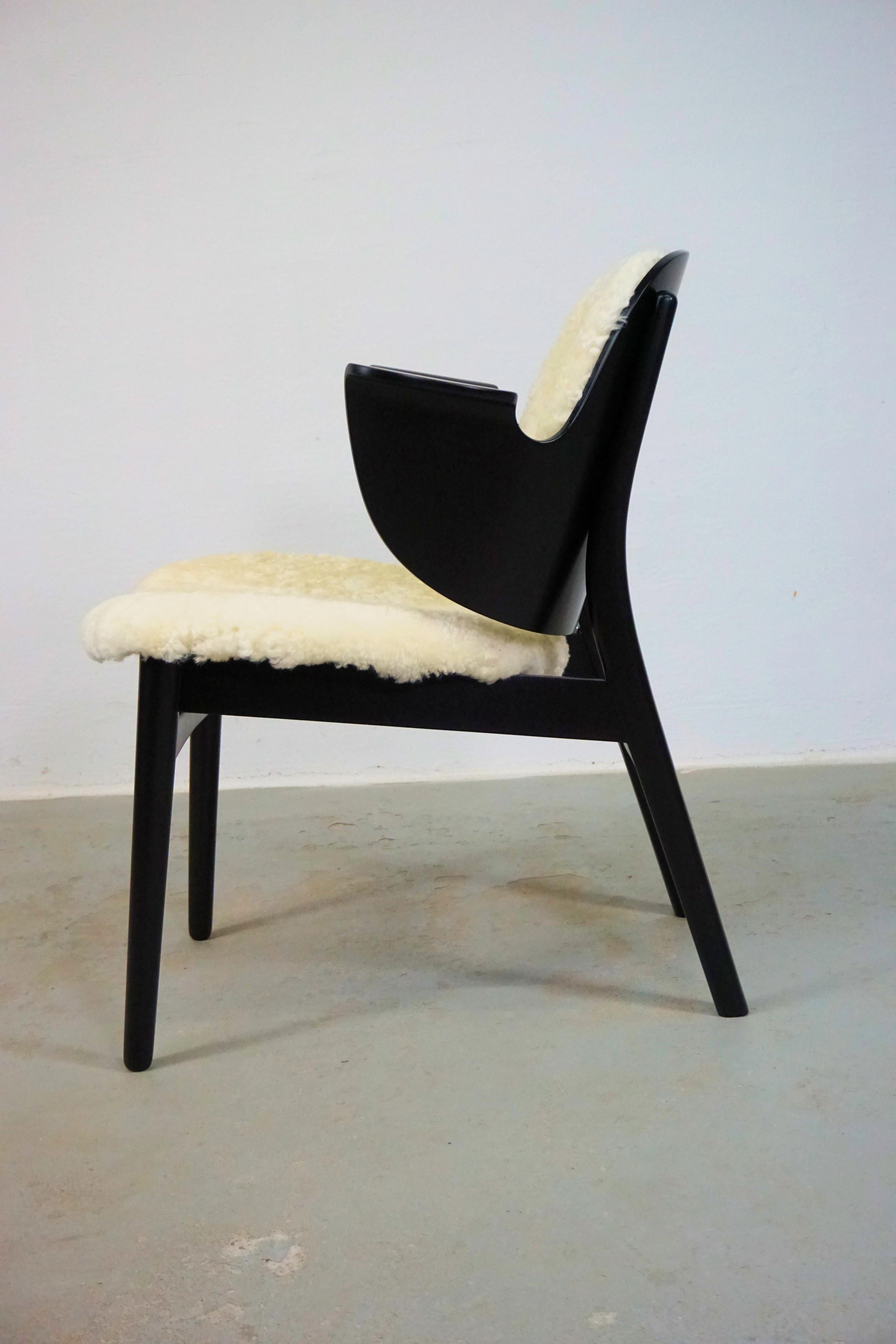 Sillón Hans Olsen 107 de los años 60, restaurado y acabado, retapizado con piel de oveja Moderno de mediados de siglo en venta