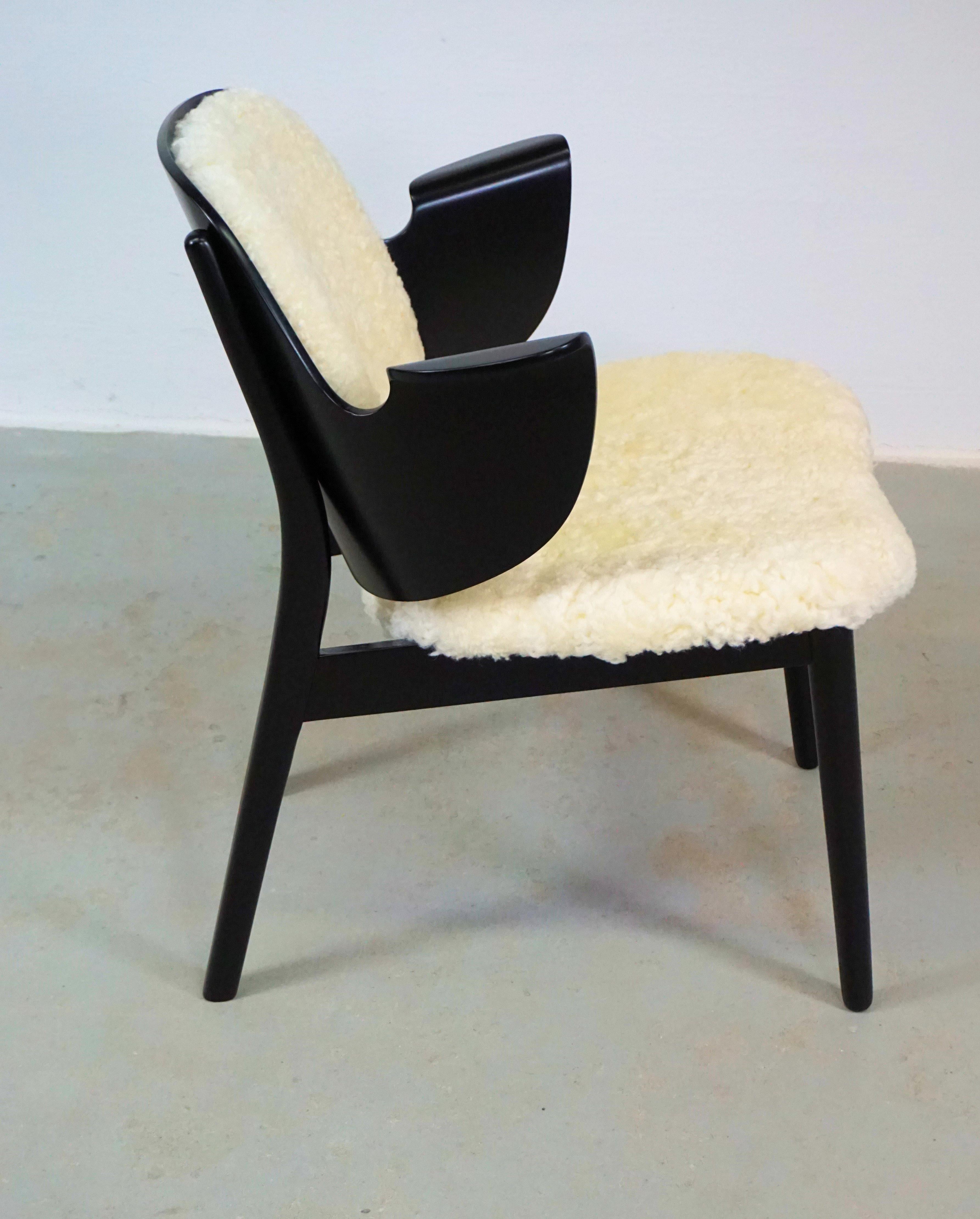 Sillón Hans Olsen 107 de los años 60, restaurado y acabado, retapizado con piel de oveja en venta 1