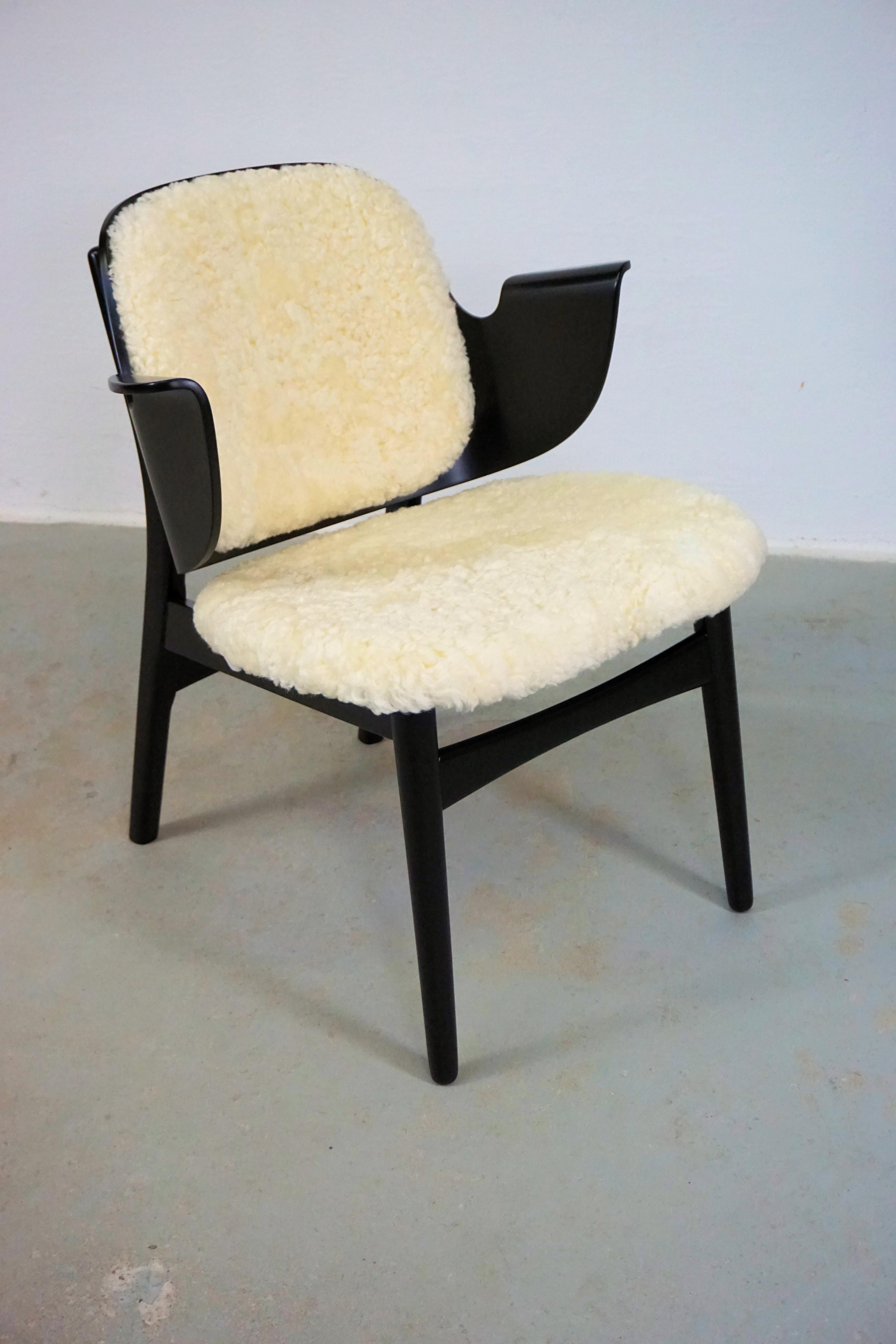 Sillón Hans Olsen 107 de los años 60, restaurado y acabado, retapizado con piel de oveja en venta 2