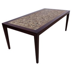 1960er Jahre Restaurierter Severin Hansen Mahagoni Couchtisch mit Royal Copenhagen Fliesen