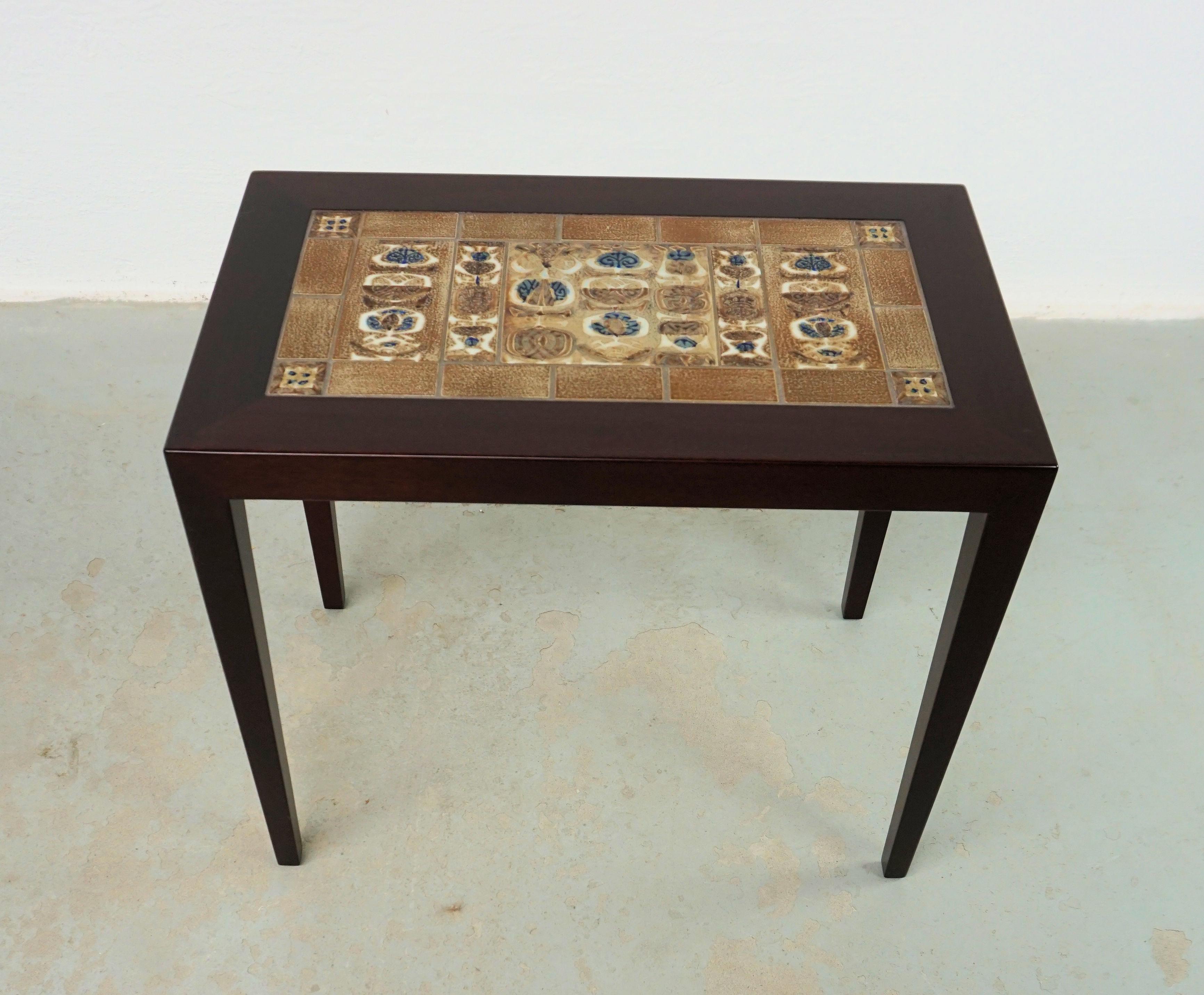 1960s restored Severin Hansen mahogny side table with Royal Copenhagen tiles designed ny Niels Thorsson

The shapes of the side table bear witness of Severin Hansen jr.'s ability to combine simplicity with elegance and good craftsmanship that