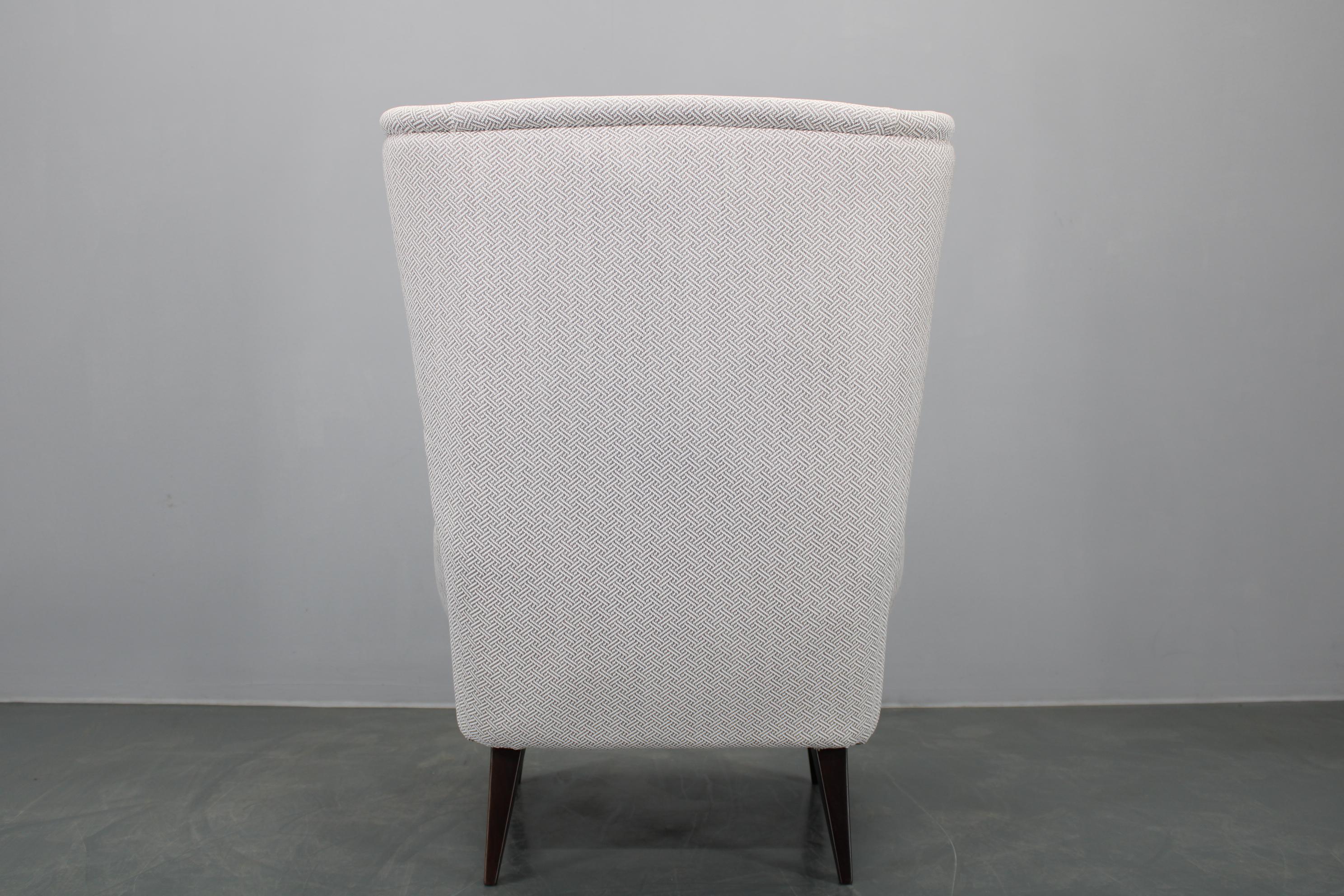 Sedia Wingback restaurata degli anni '60, Cecoslovacchia in vendita 5