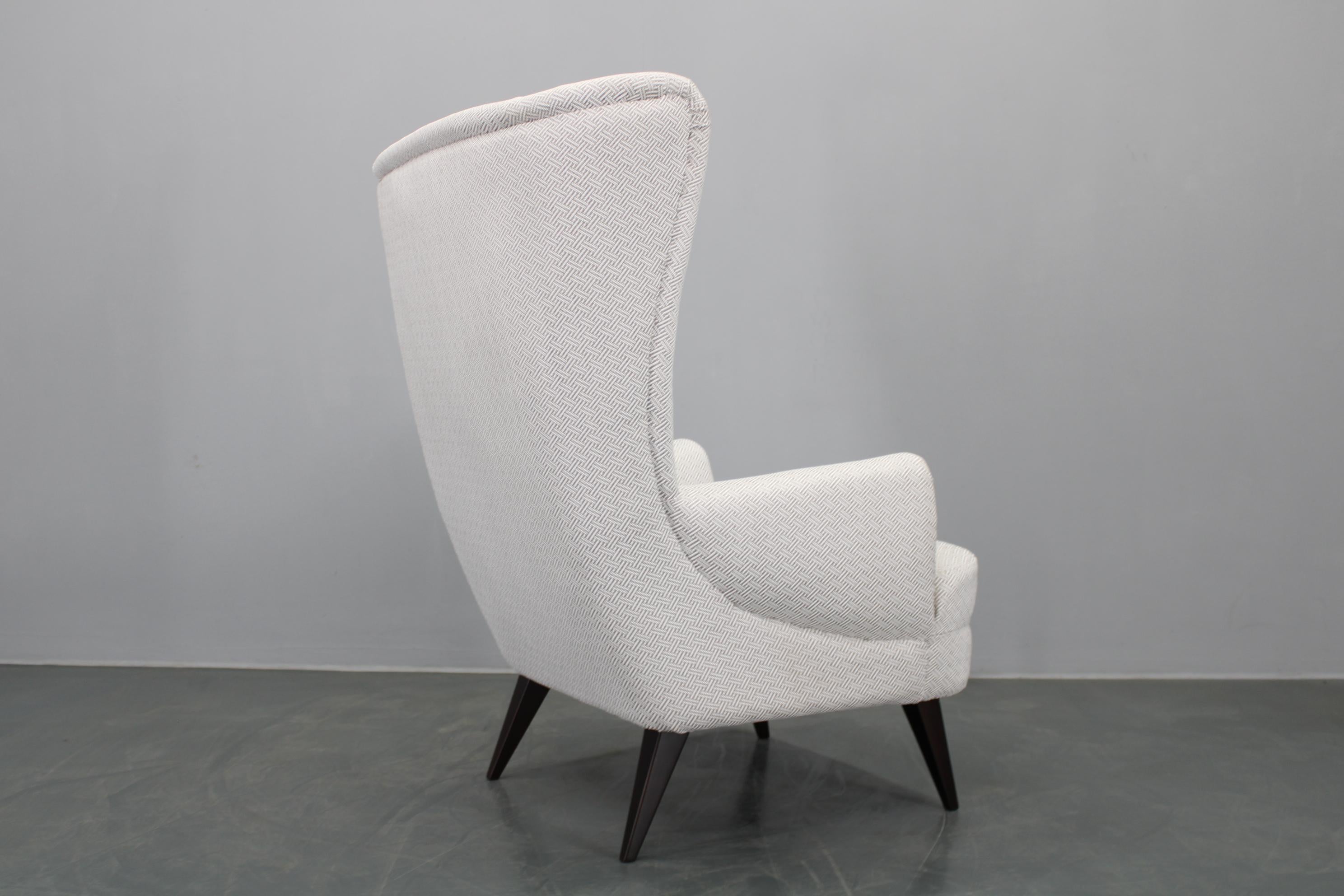 Sedia Wingback restaurata degli anni '60, Cecoslovacchia in vendita 6