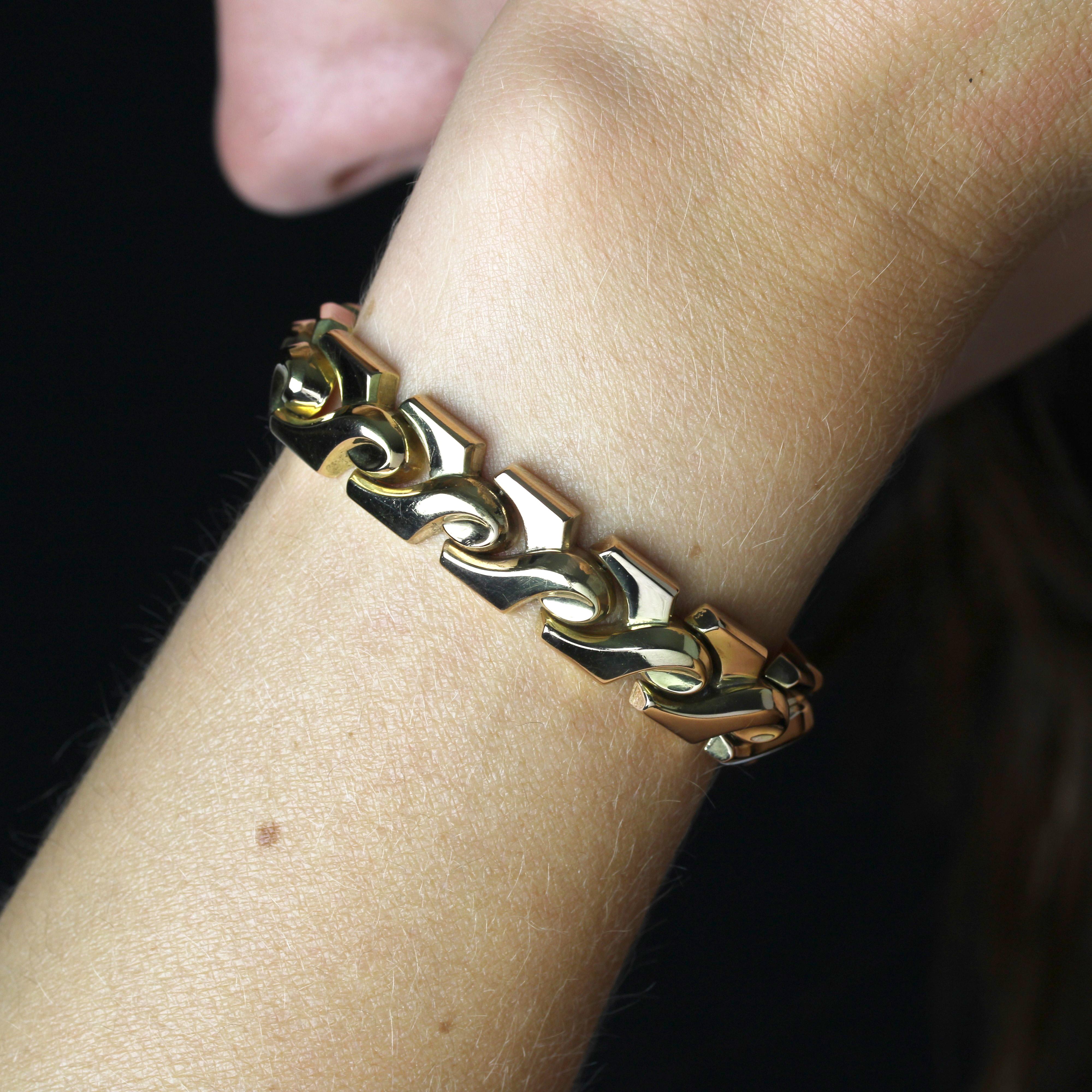 1960s Retro 18 Karat Rose Gold Articulated Bow Pattern Bracelet For Sale 2