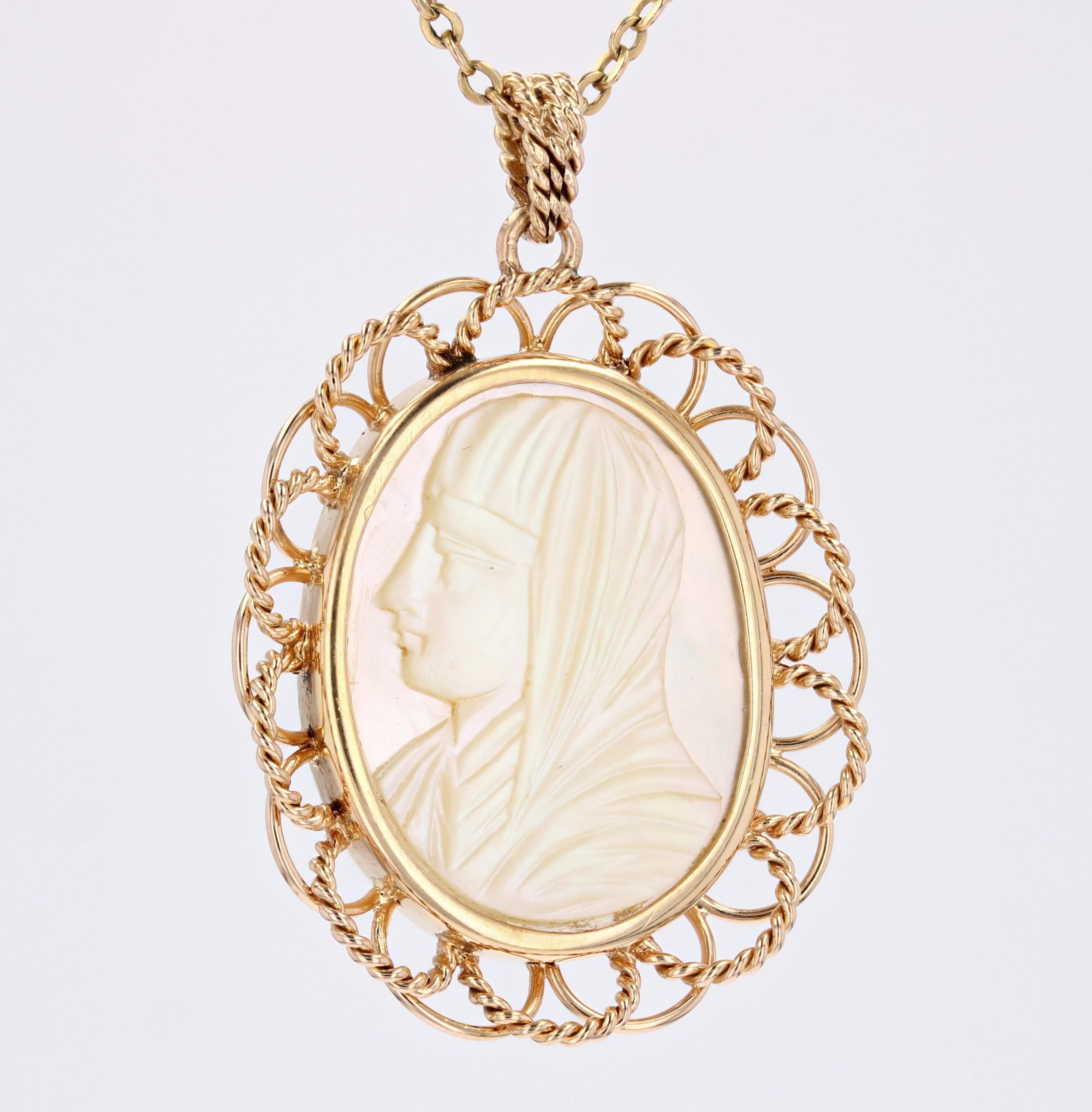 Medaglia retrò degli anni '60 in oro rosa 18 carati Madre di Perla Vergine Maria In condizioni buone in vendita a Poitiers, FR