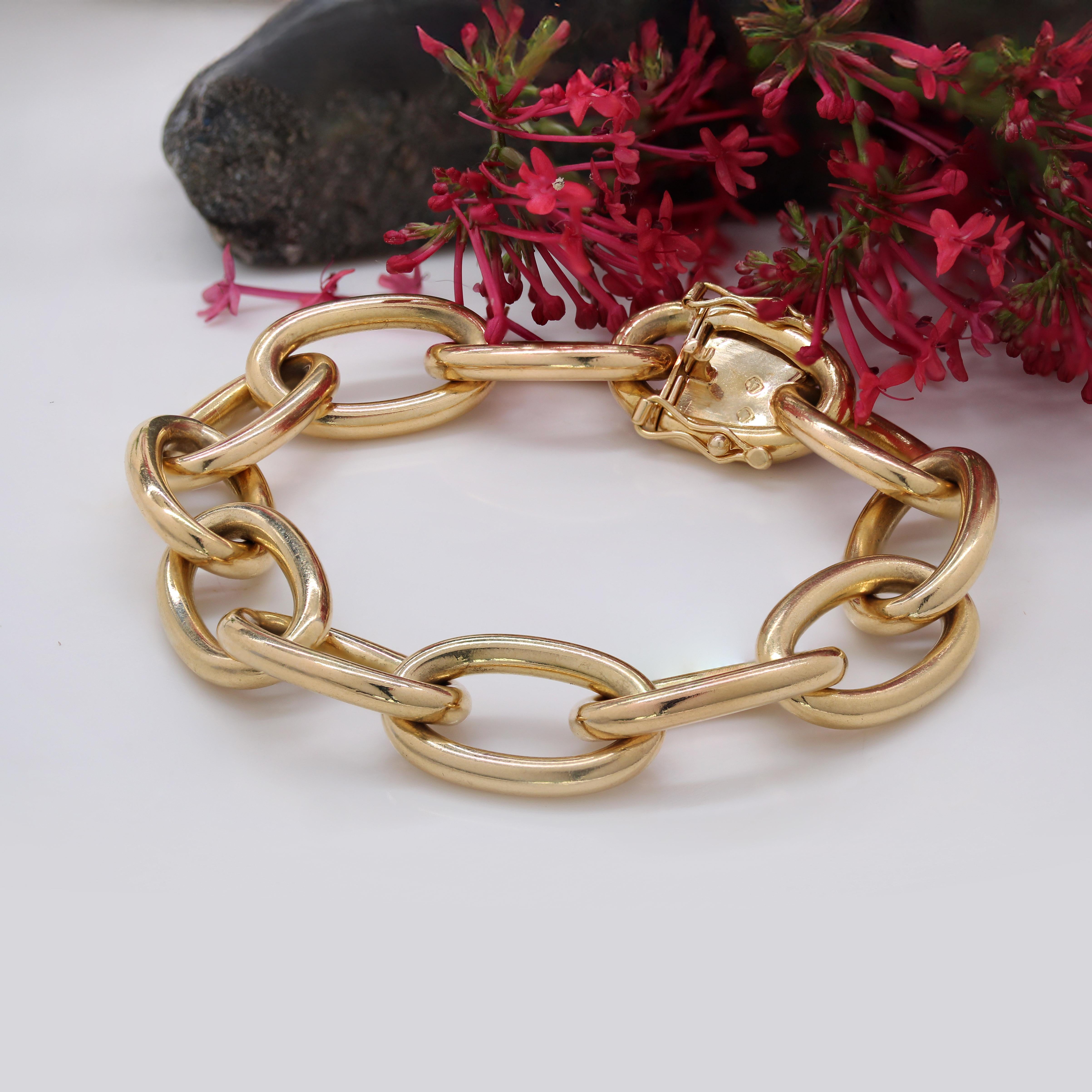 1960s Retro 18 Karat Yellow Gold Convict Mesh Bracelet In Excellent Condition For Sale In Poitiers, FR
