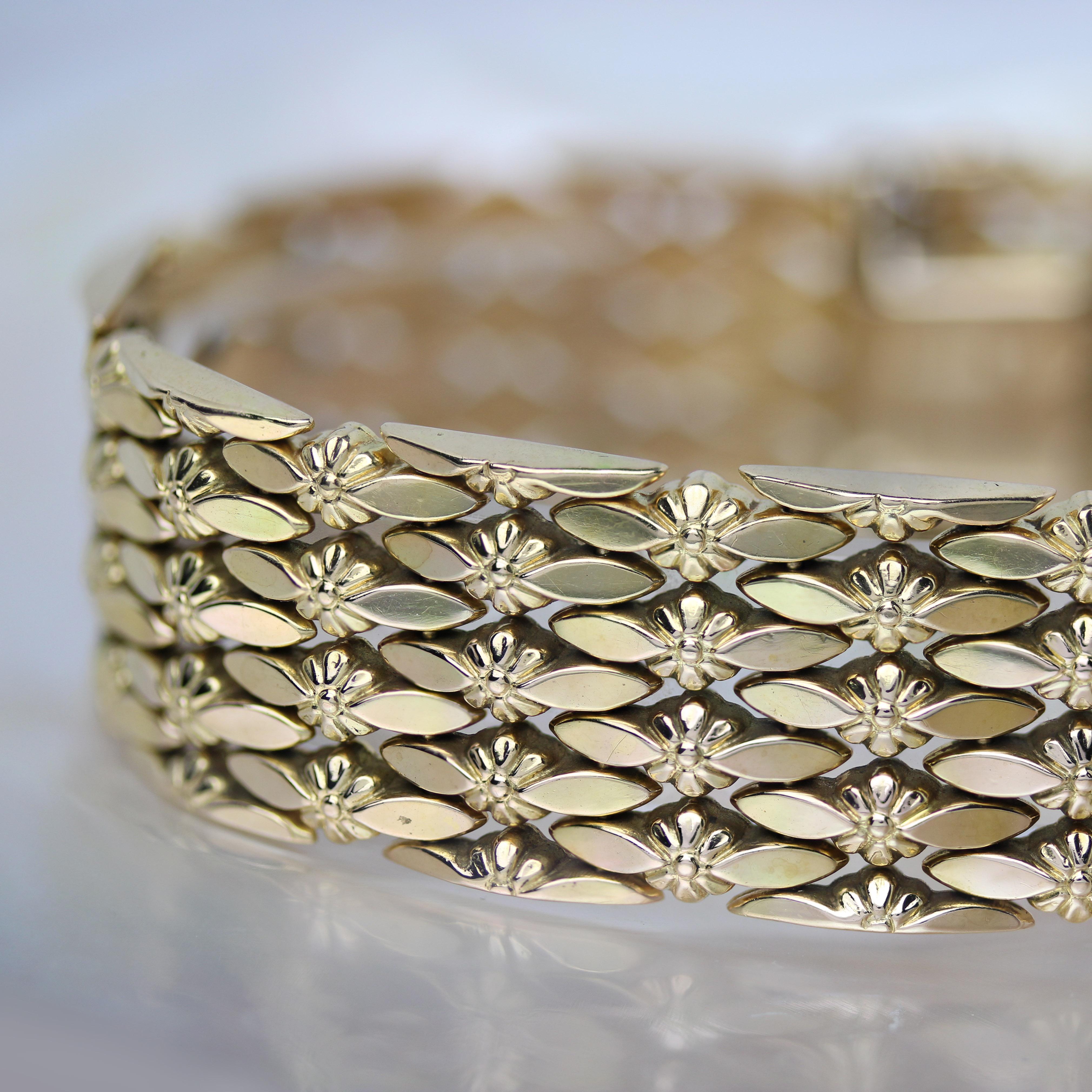1960s Retro 18 Karat Yellow Gold Flowers Ribbon Bracelet For Sale 2
