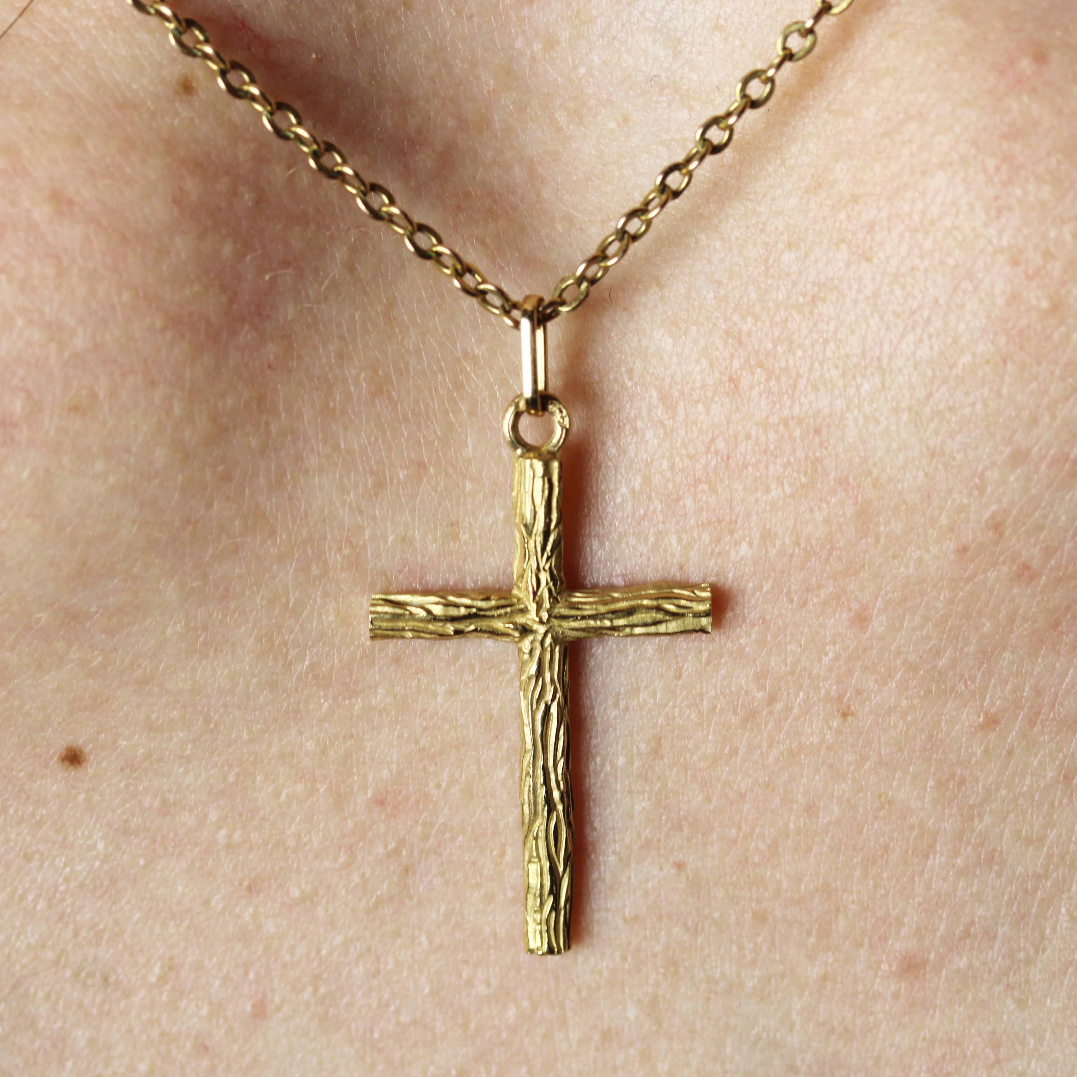 Pendentif rétro en or jaune 18 carats texturé, années 1960 en vente 1