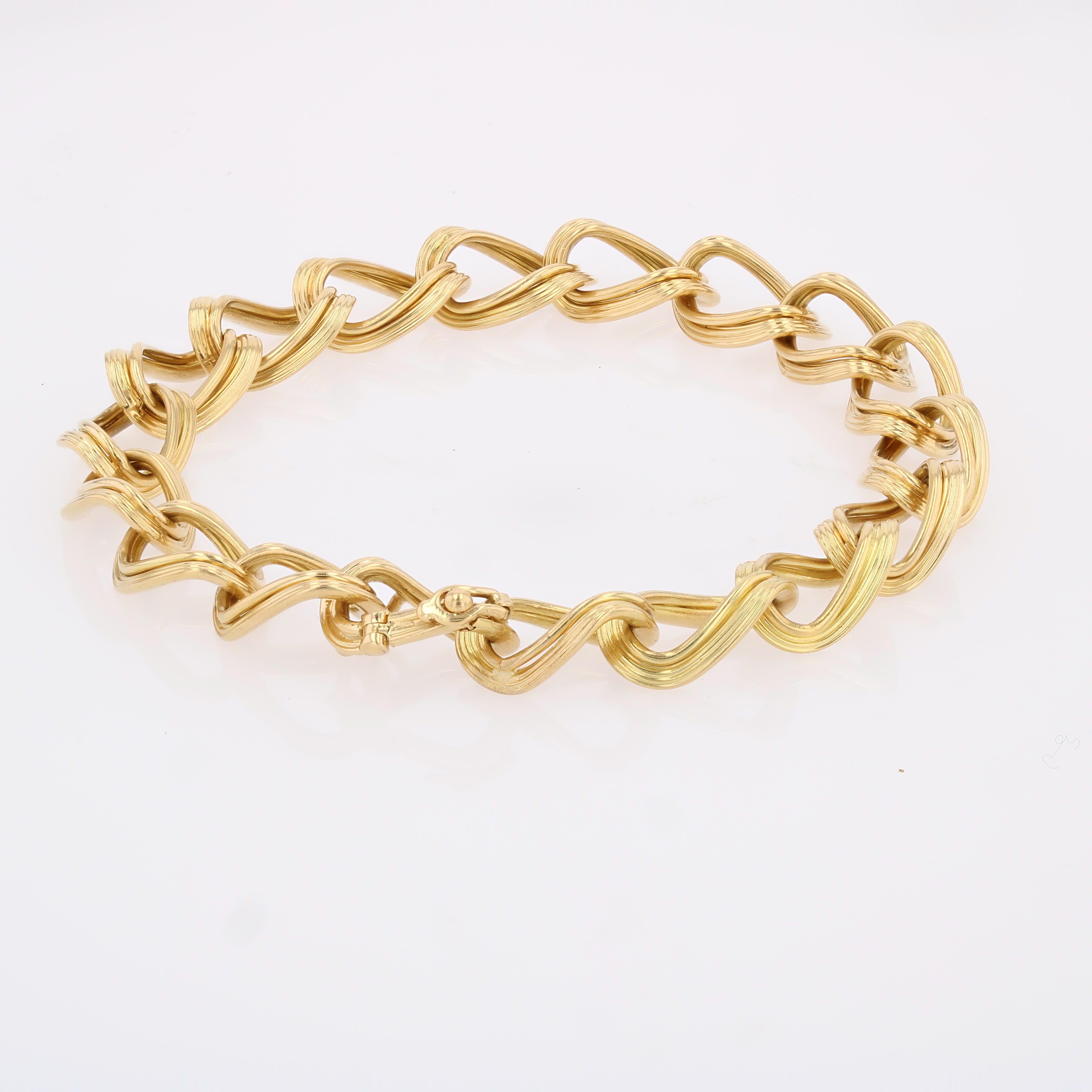 1960s Retro 18 Karat Yellow Gold Twisted Curb Chain Links Bracelet For Sale 6