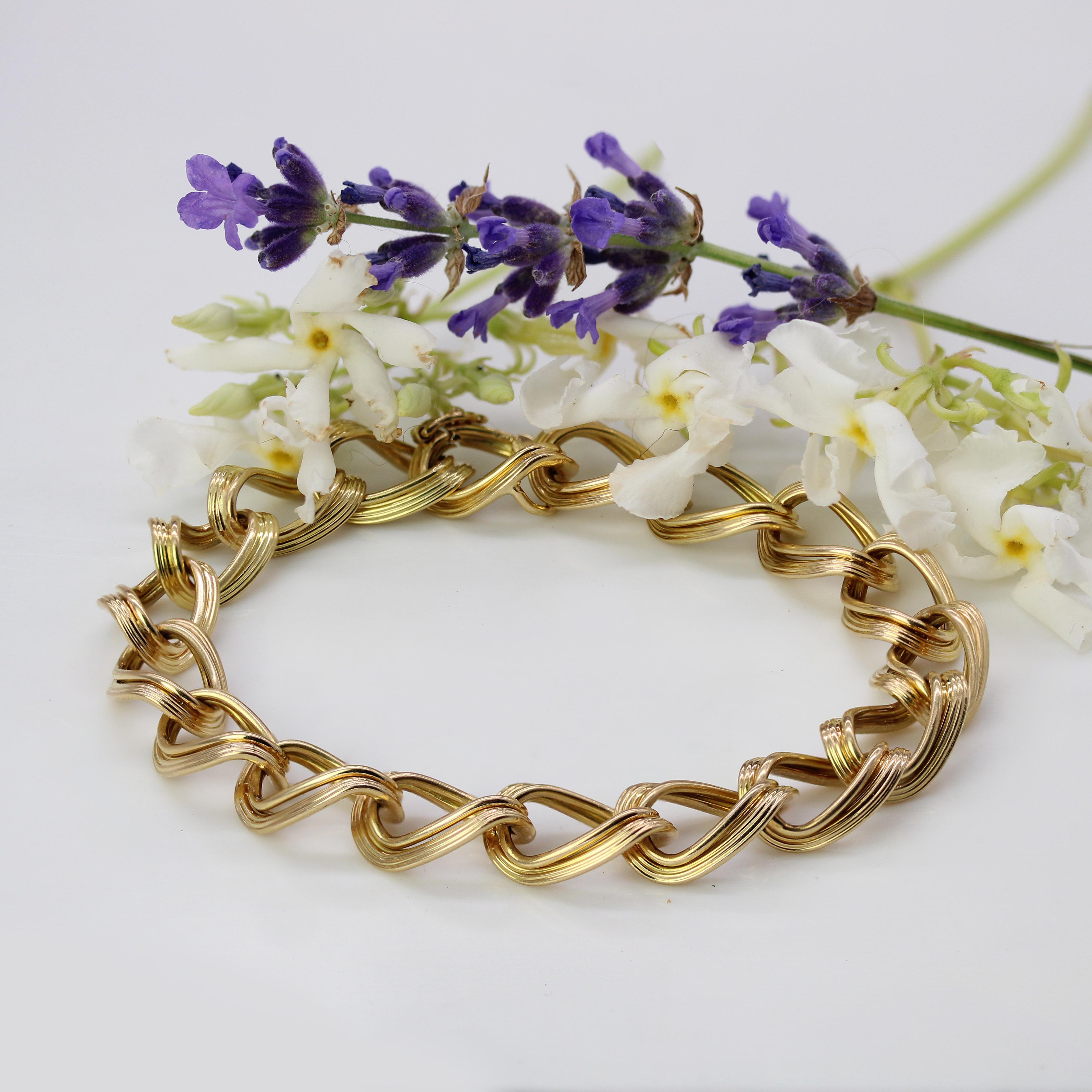 1960s Retro 18 Karat Yellow Gold Twisted Curb Chain Links Bracelet In Good Condition For Sale In Poitiers, FR