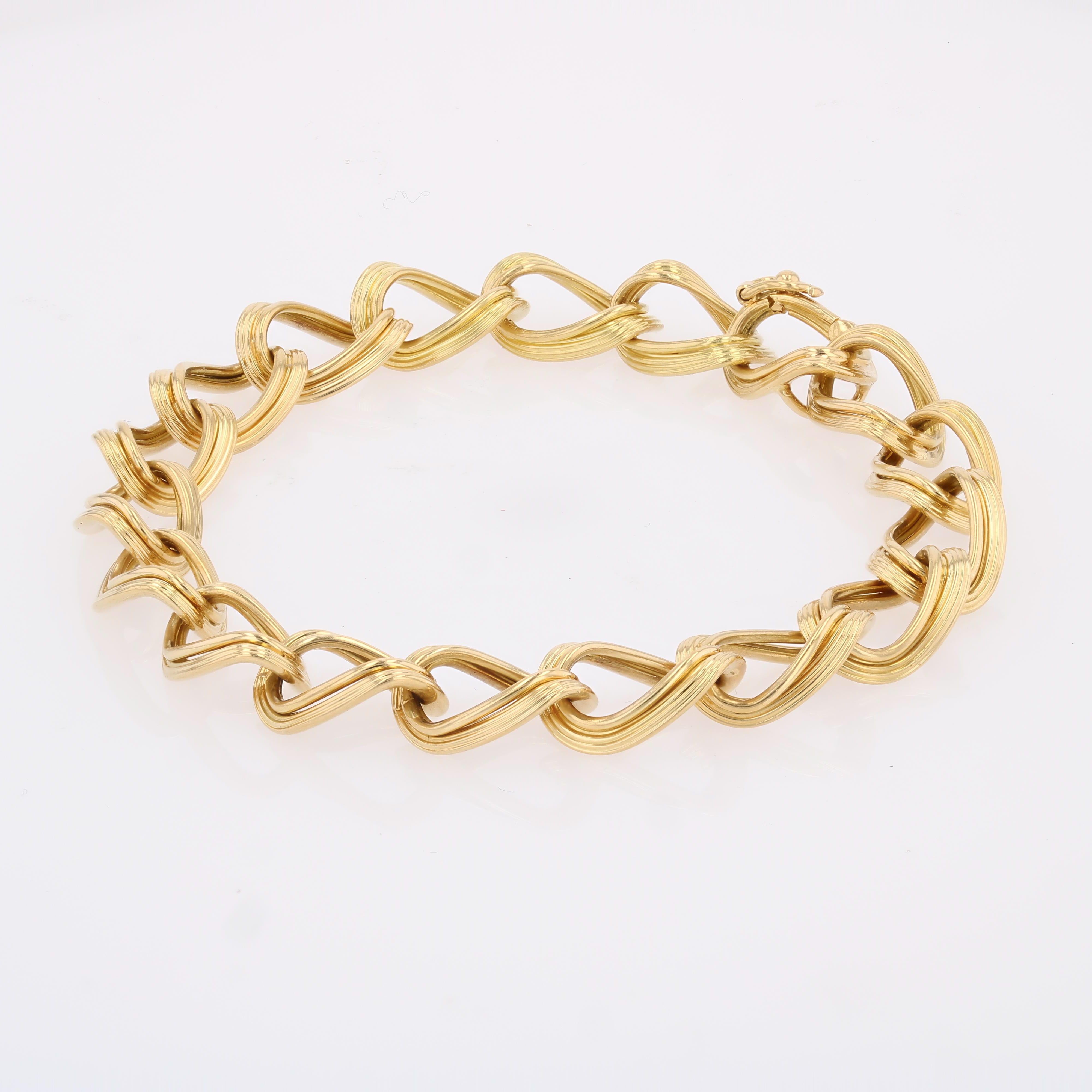 Women's 1960s Retro 18 Karat Yellow Gold Twisted Curb Chain Links Bracelet For Sale