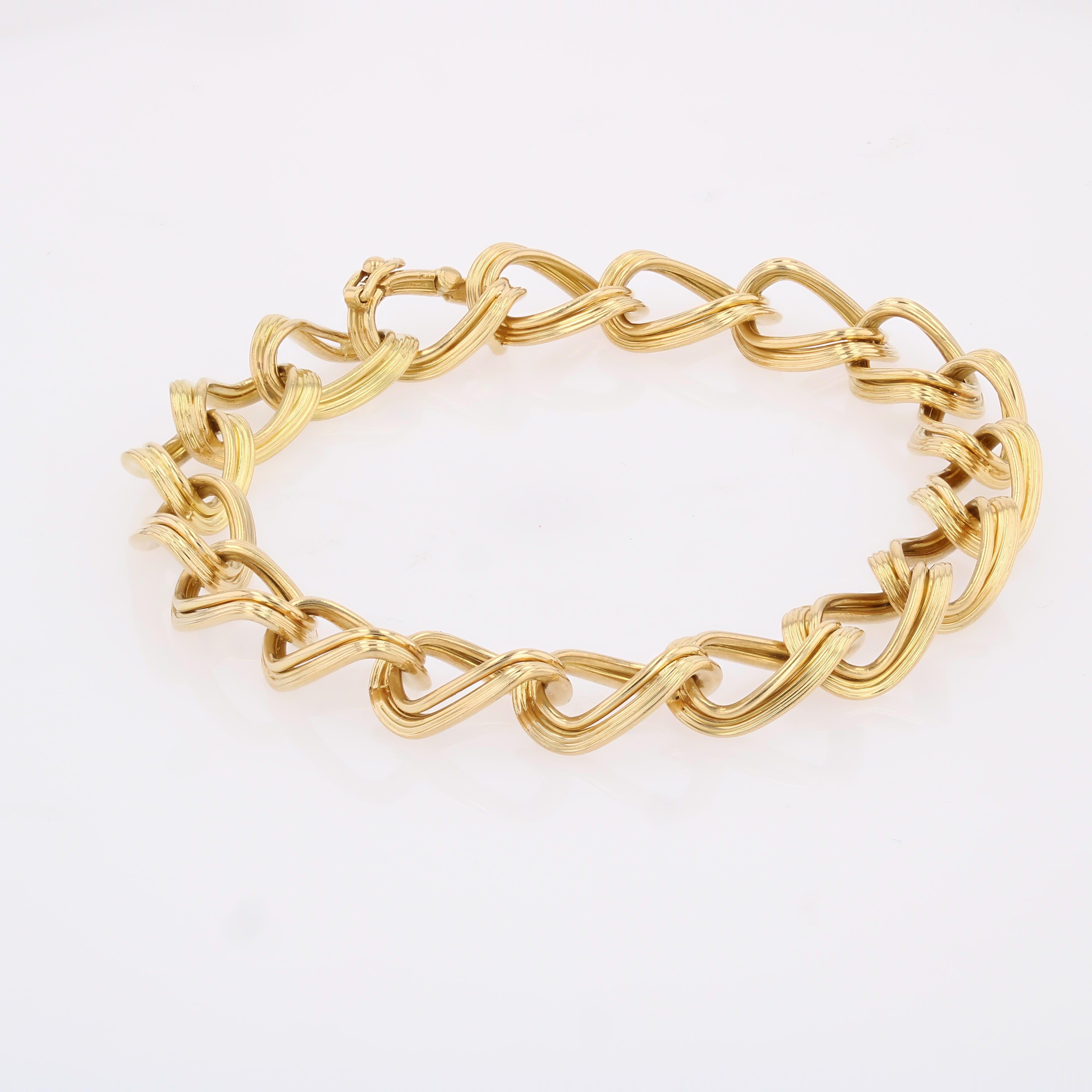 1960s Retro 18 Karat Yellow Gold Twisted Curb Chain Links Bracelet For Sale 1