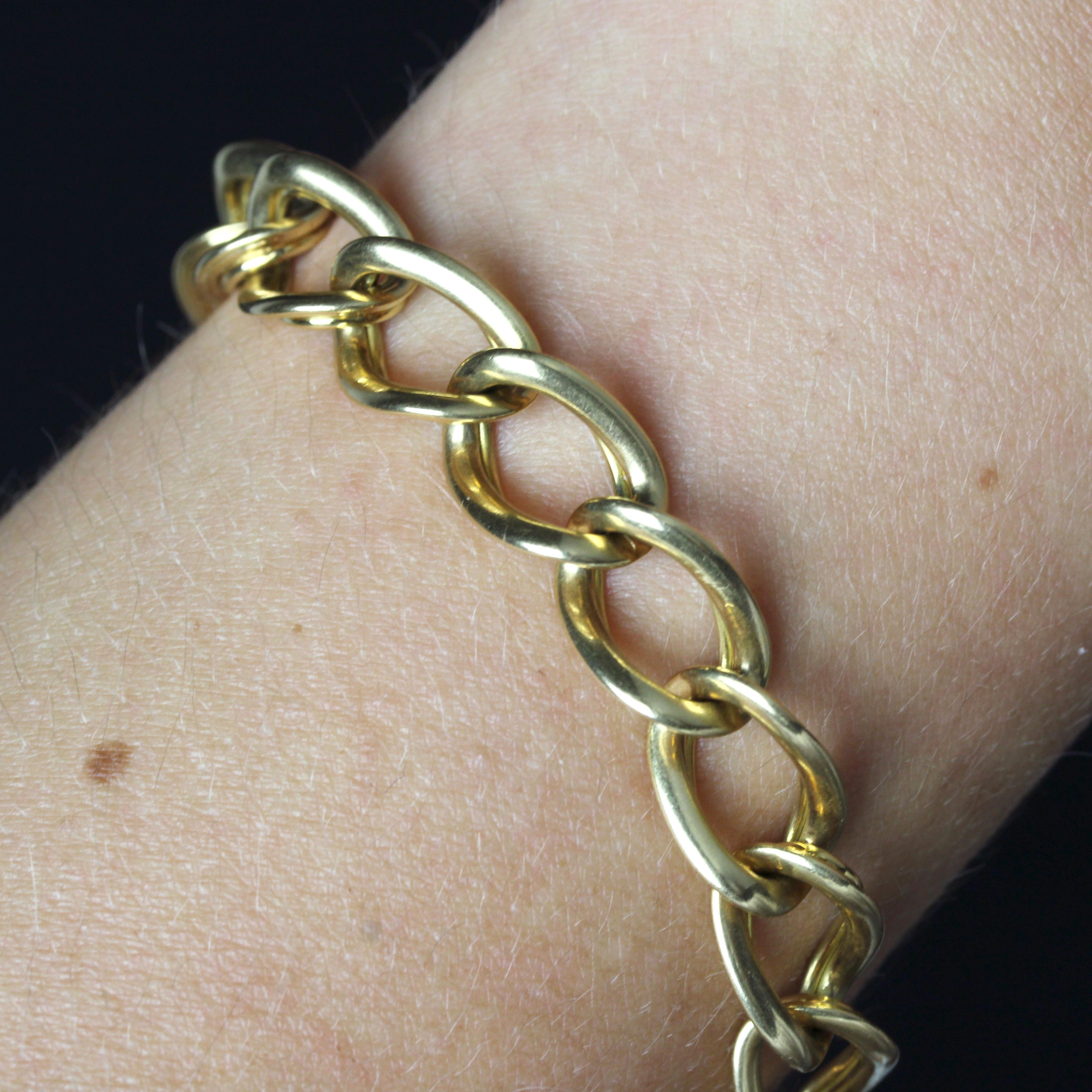 1960s Retro 18 Karat Yellow Gold Twisted Curb Chain Links Bracelet For Sale 2