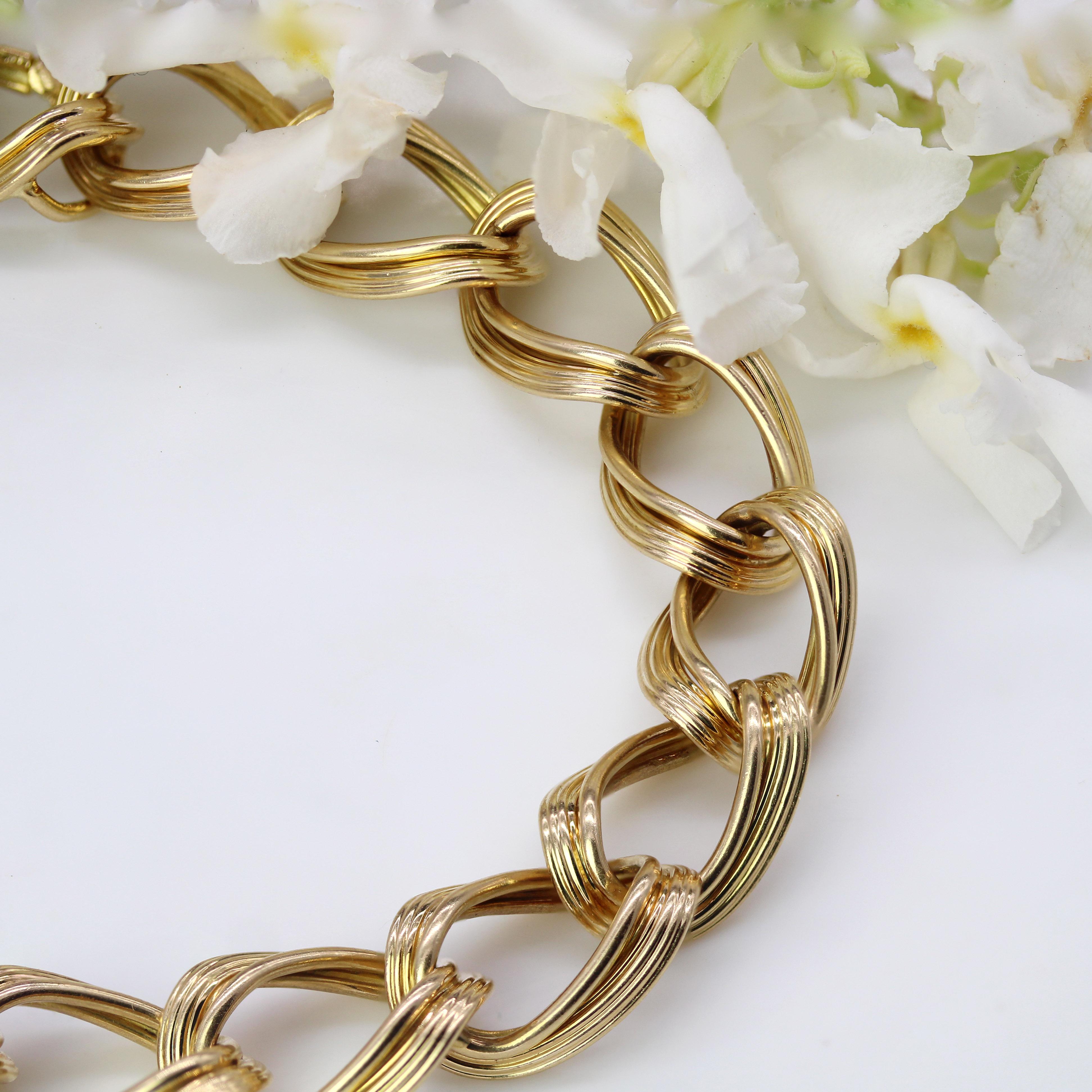 1960s Retro 18 Karat Yellow Gold Twisted Curb Chain Links Bracelet For Sale 3