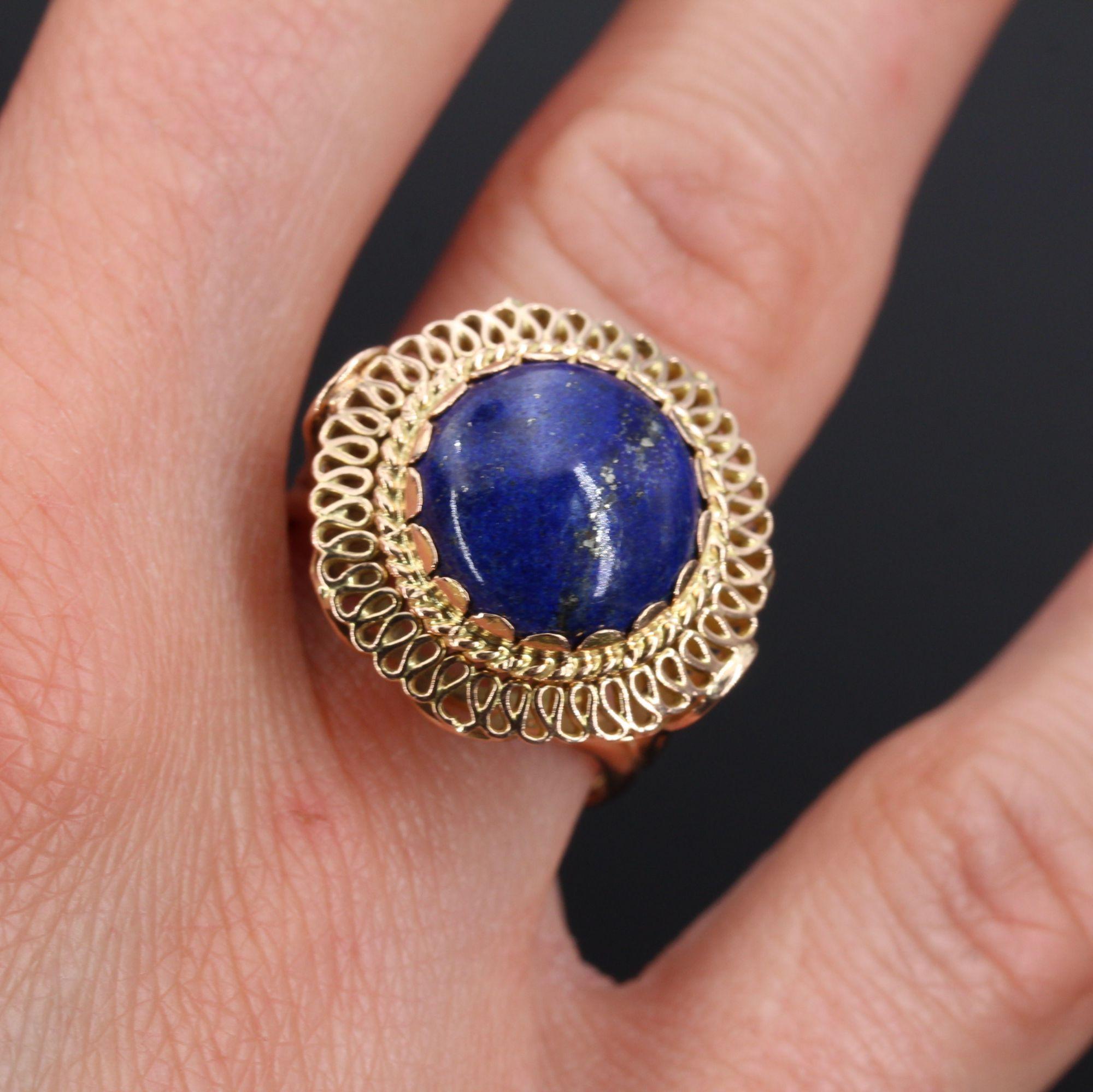 1960s Retro 4, 25 Carat Lapis Lazuli 18 Karat Yellow Gold Ring In Good Condition For Sale In Poitiers, FR