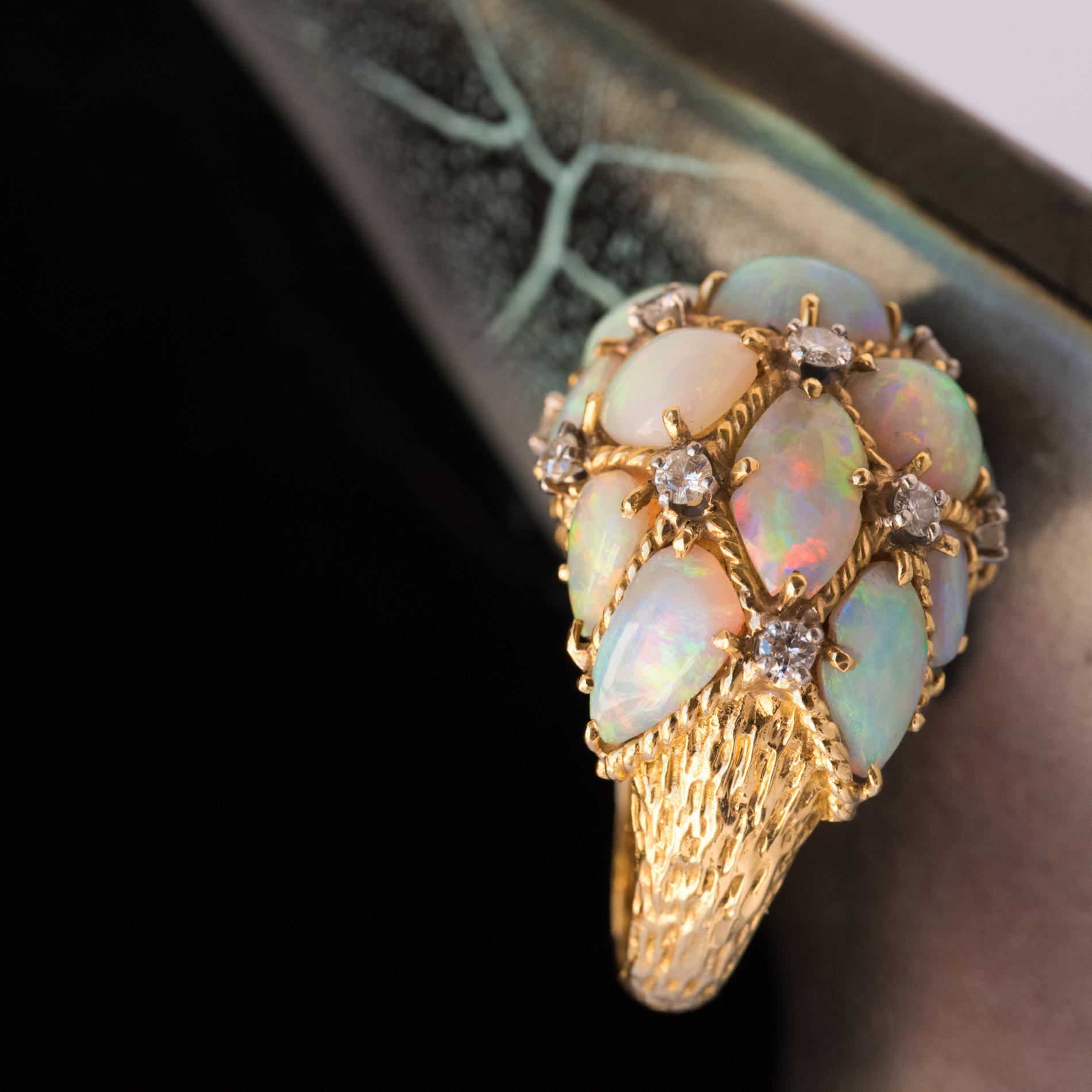 1960s Retro Australian Opal Diamond 18 Karats Gold Domed Ring  In Good Condition In Poitiers, FR