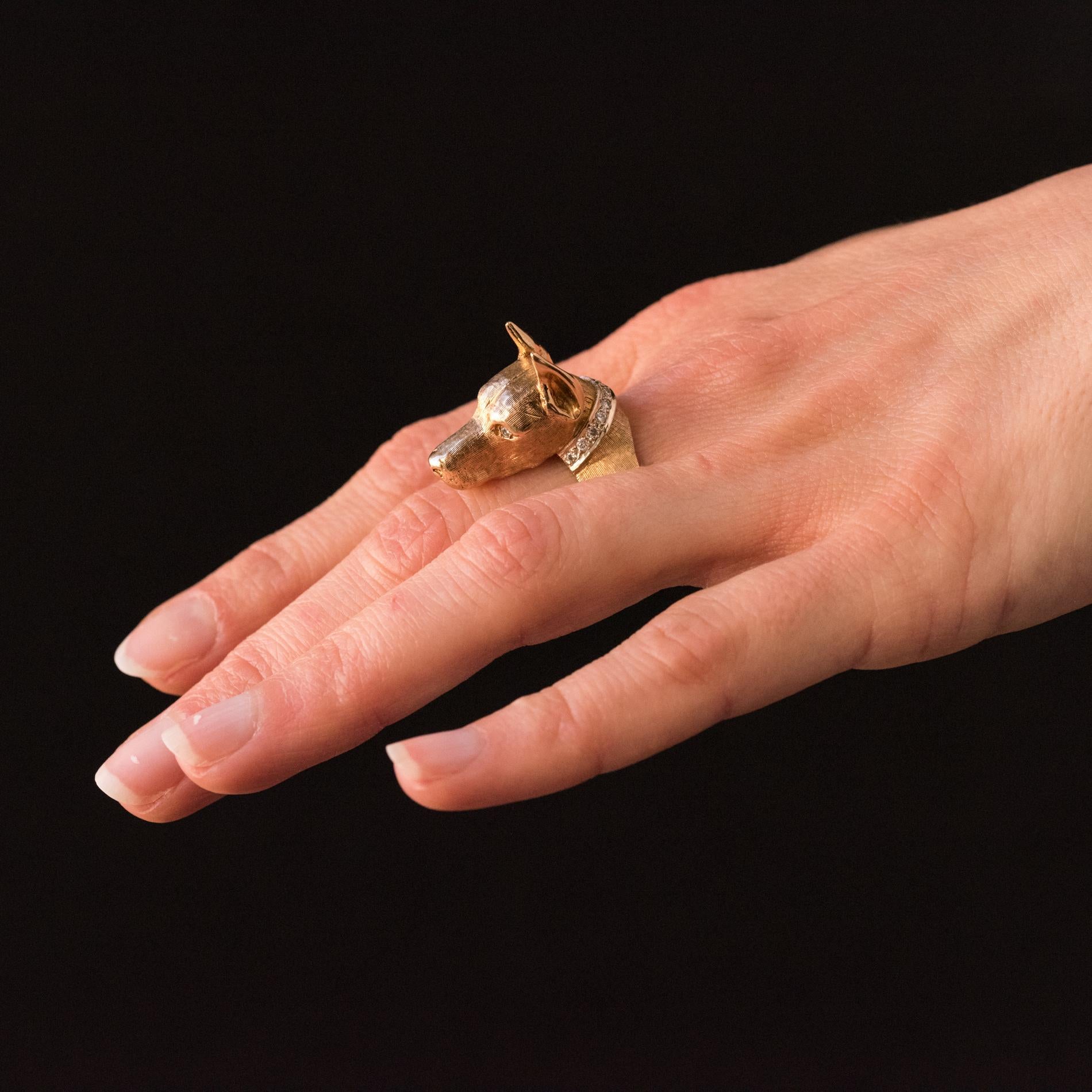 1960er Jahre Diamanten 14 Karat Gelbgold Retro-Ring in Hundeform im Angebot 1