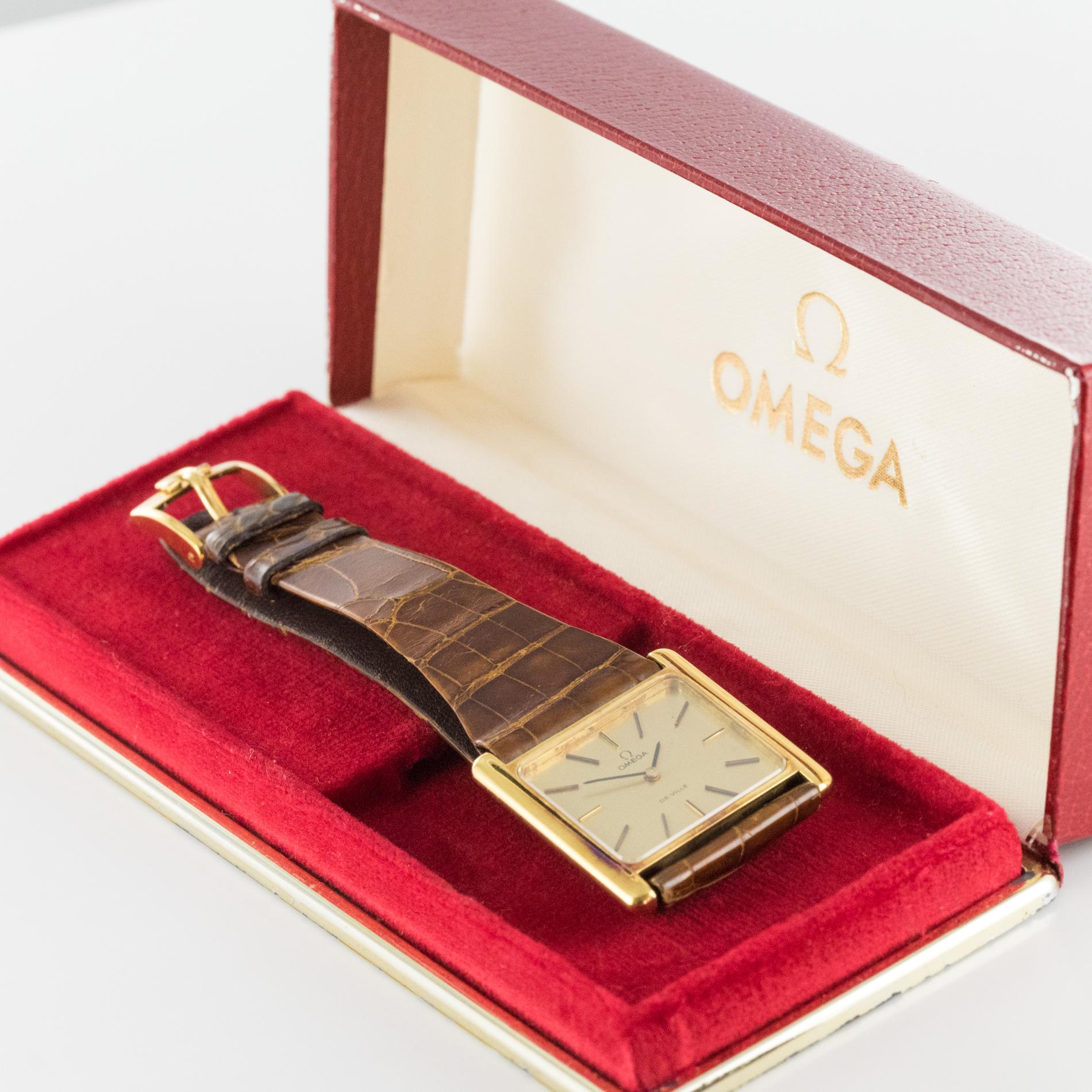 1960s Retro Omega De Ville Montre pour hommes en or 18 carats en vente 2