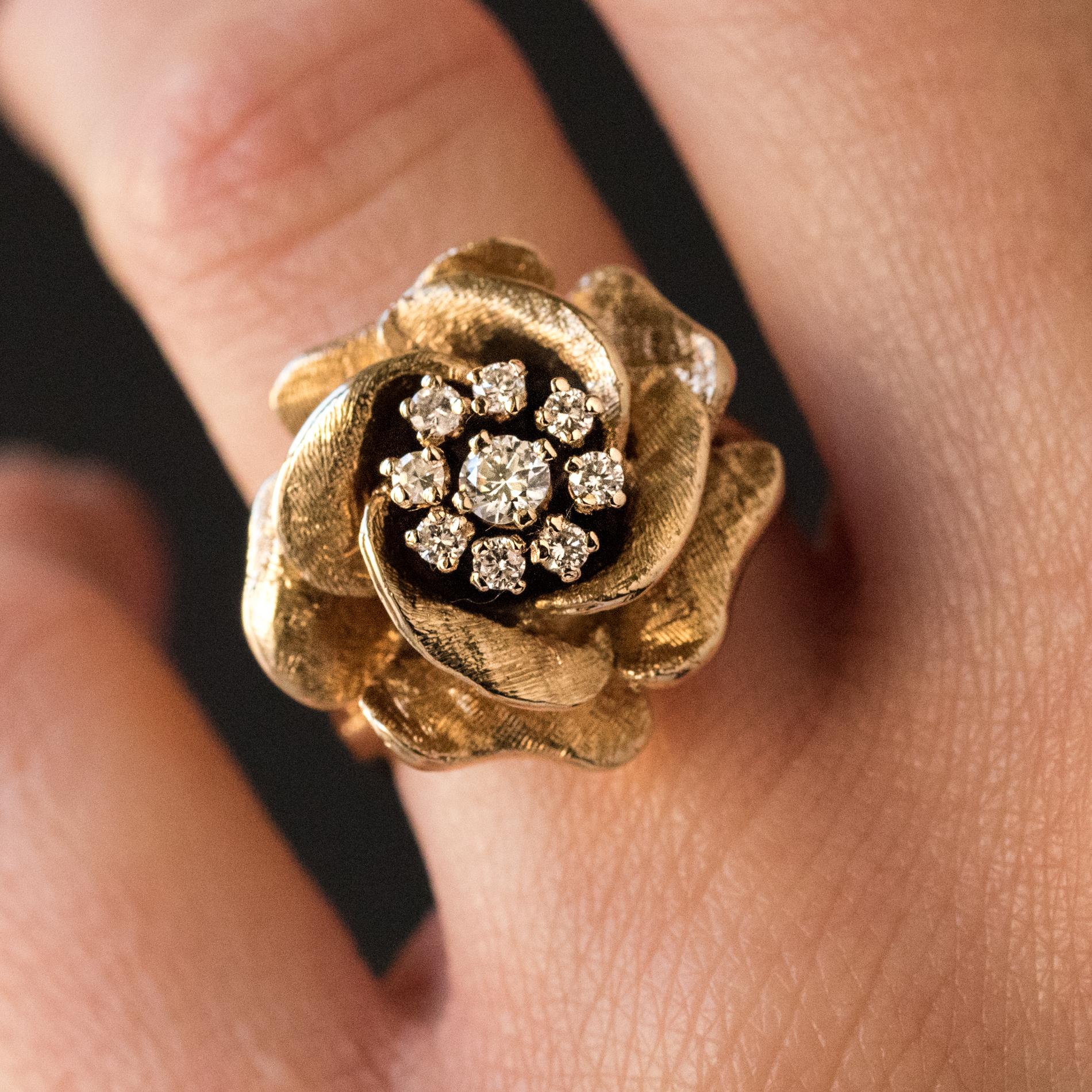1960s Retro Rose-Shaped Diamonds Yellow Gold Ring In Excellent Condition In Poitiers, FR