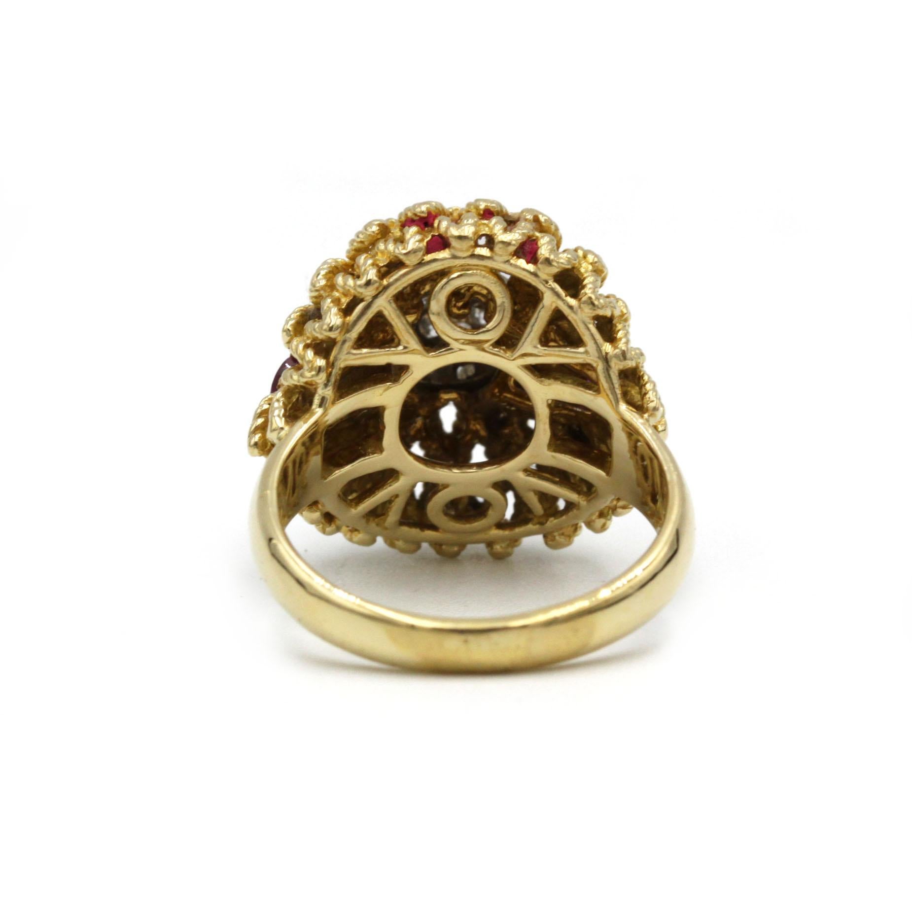 Donna Anello retrò anni '60 in oro giallo 18K con diamanti e rubini, 11,1 g, FR 55 (US 7) in vendita