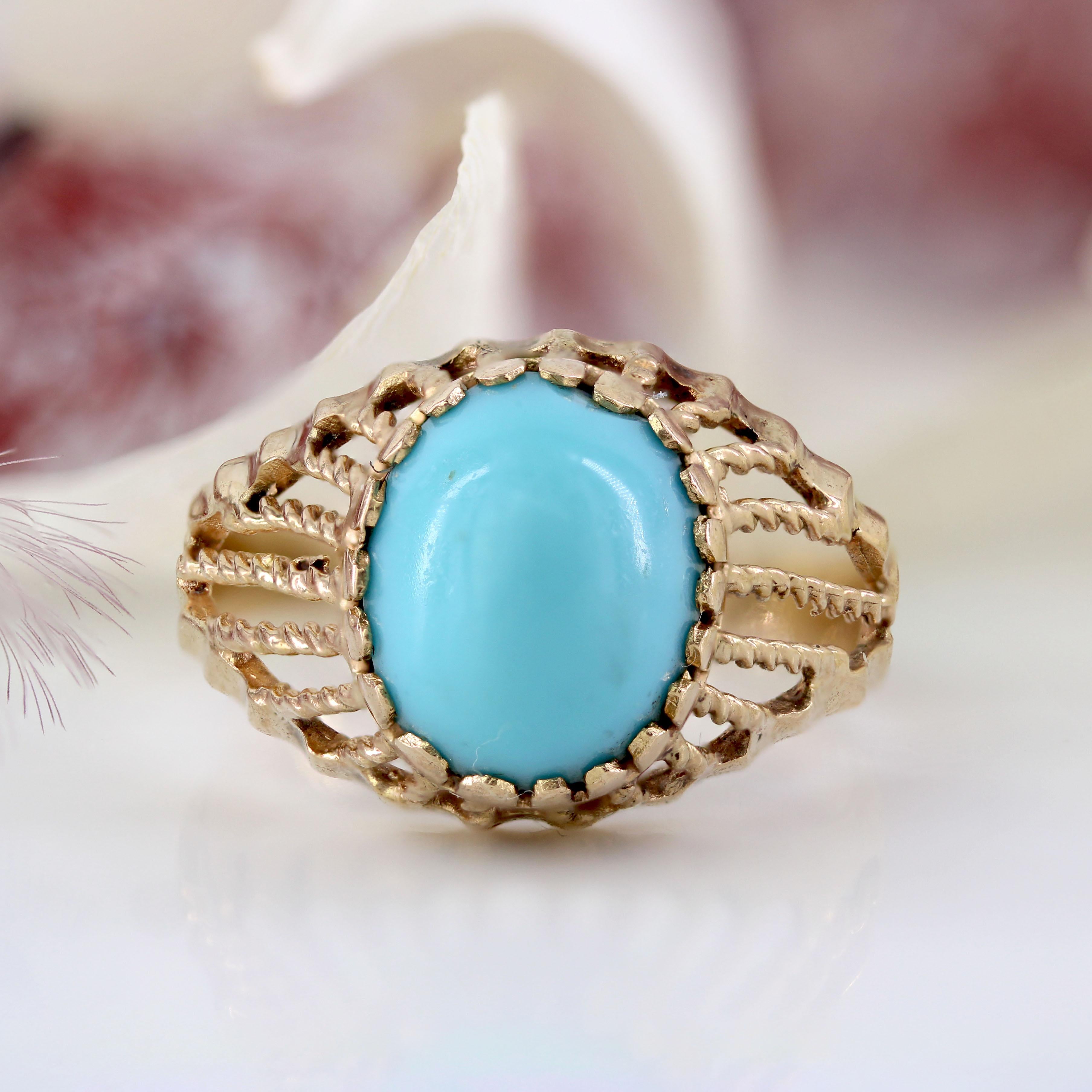 Rétro 1960s Retro Turquoise Color Stone 18 Karat Rose Gold Domed Ring en vente