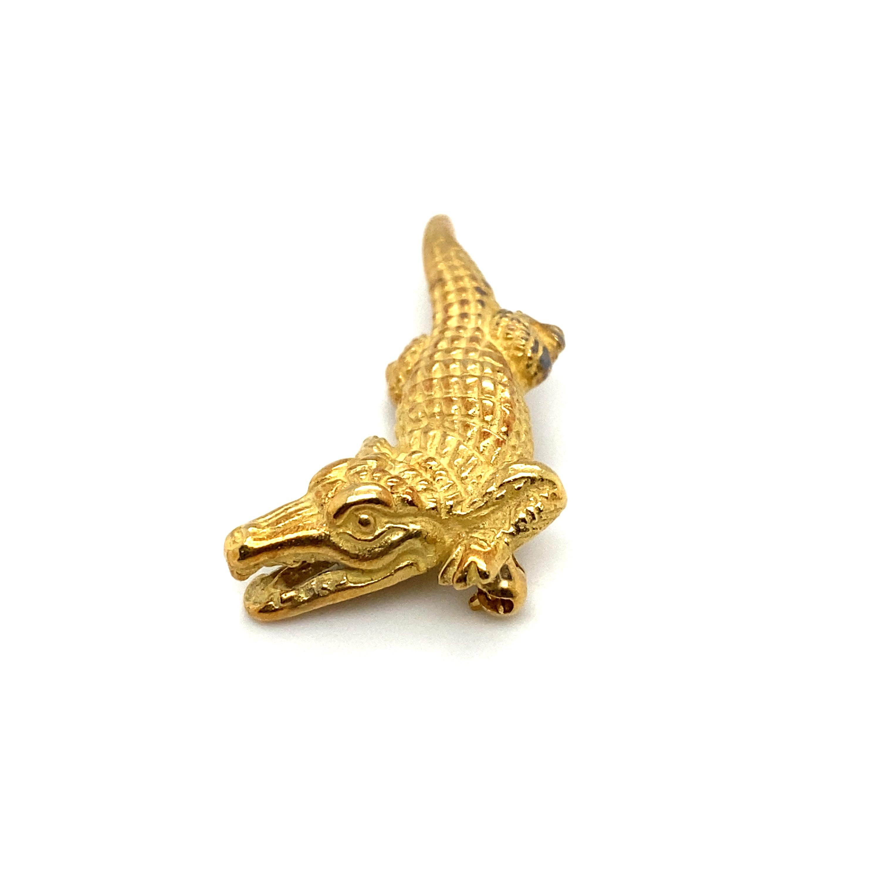 alligator lapel pin