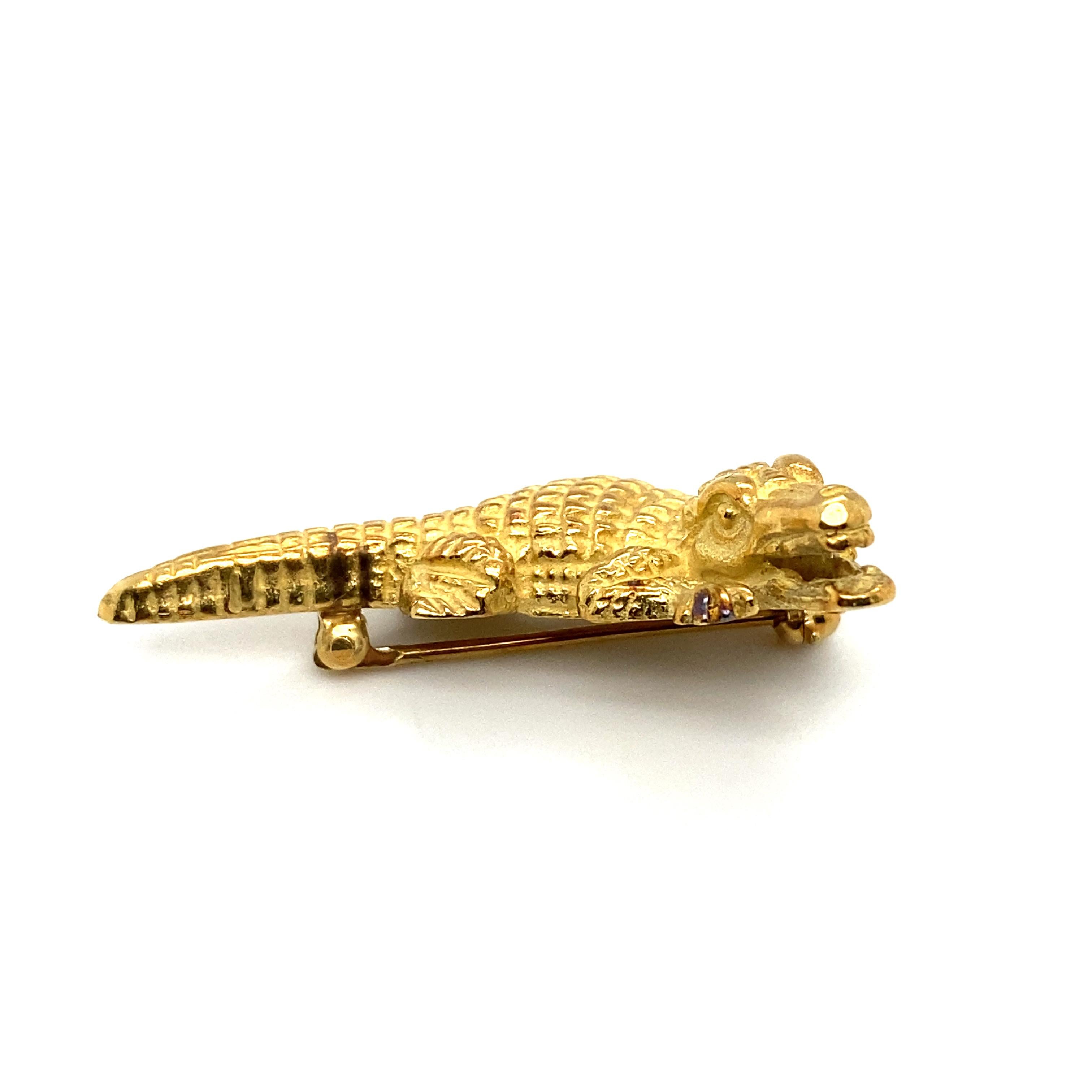 Femenino o masculino Broche retro vintage de cocodrilo de oro de 18 quilates de los años 60