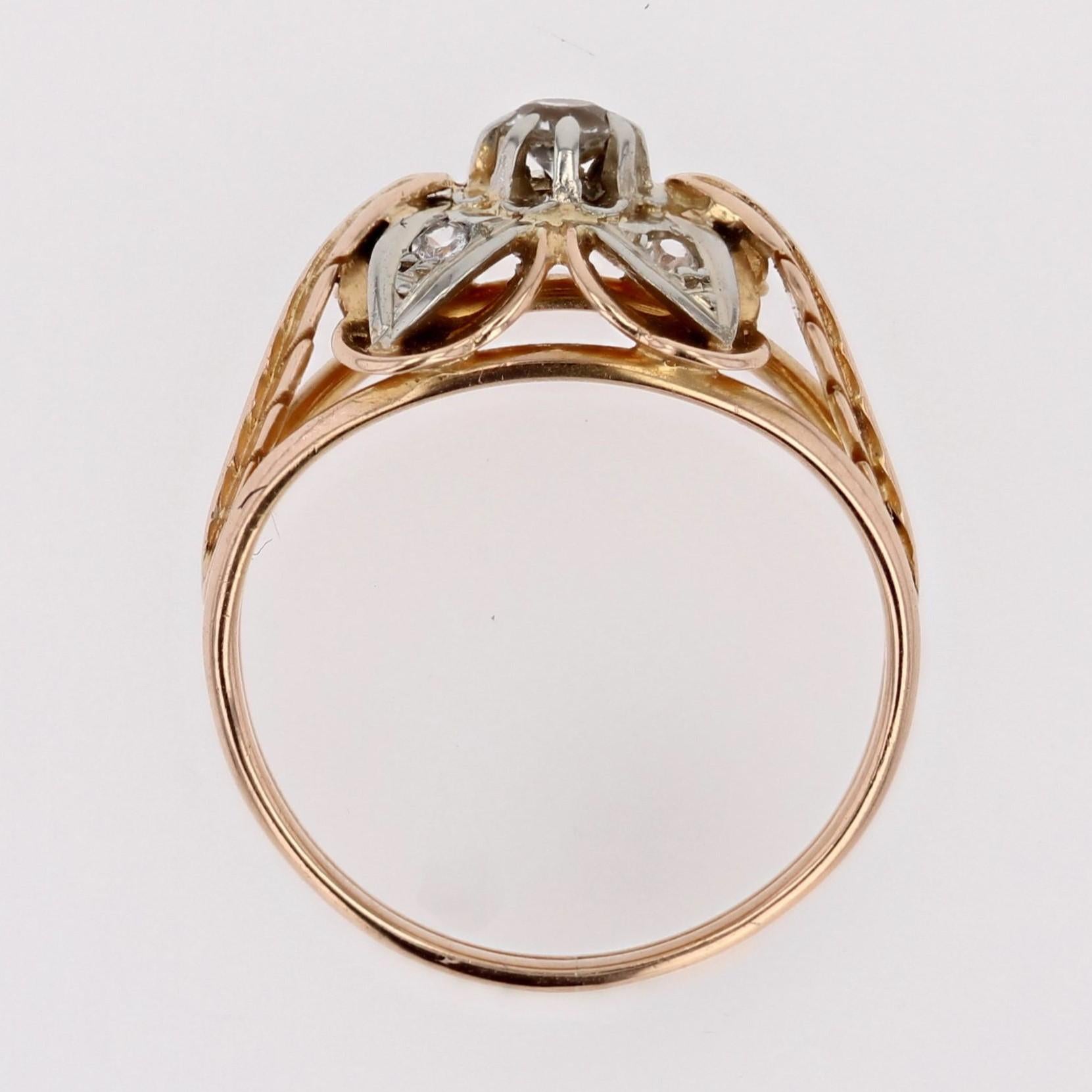 1960er Jahre Retro Weißer Saphir 18 Karat Rose Gold Feder Klee Ring im Angebot 7