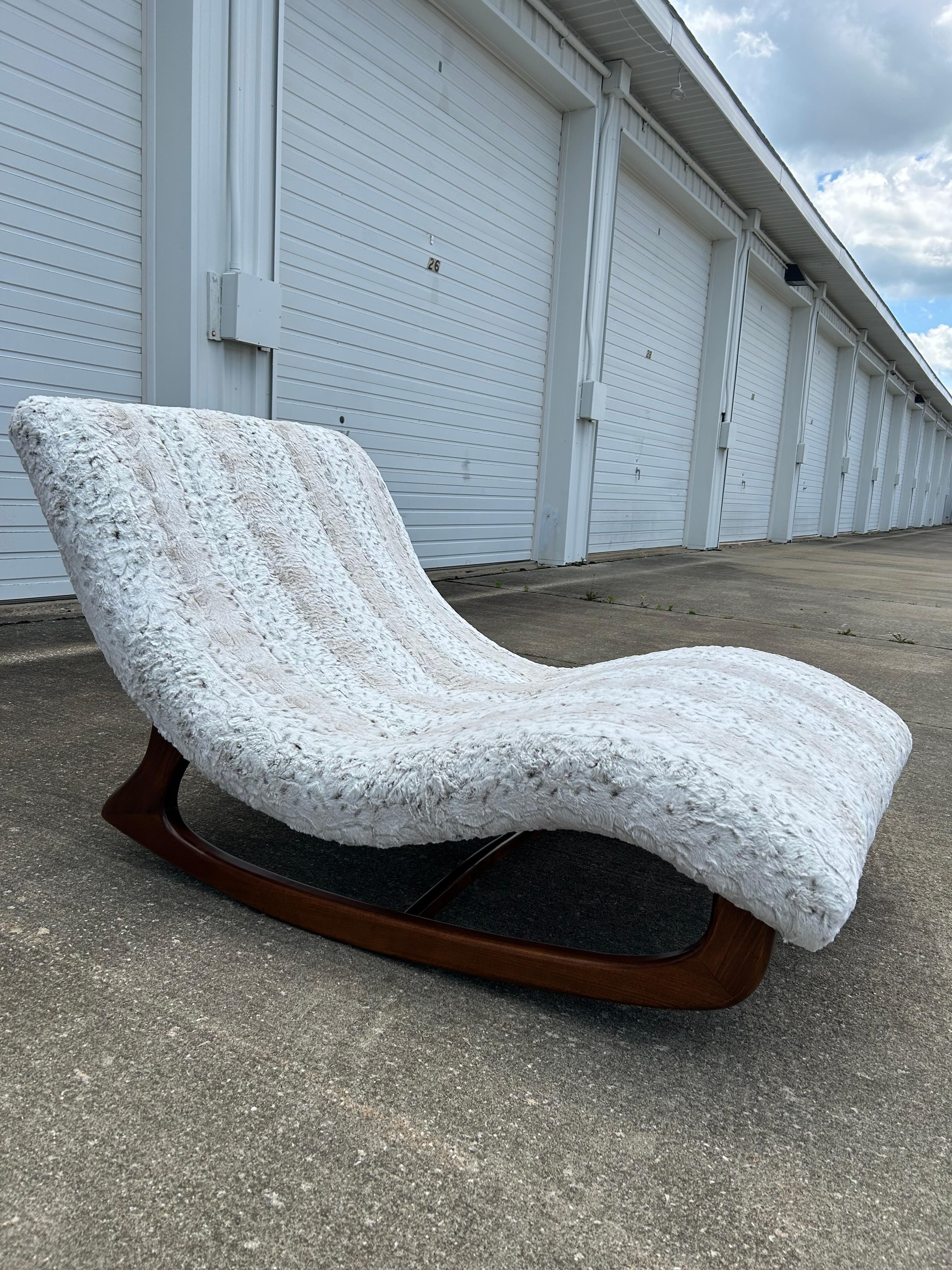Mid-Century Modern 1960s Reupholstered Adrian Pearsall Rocking Wave Chaise Lounge For Sale