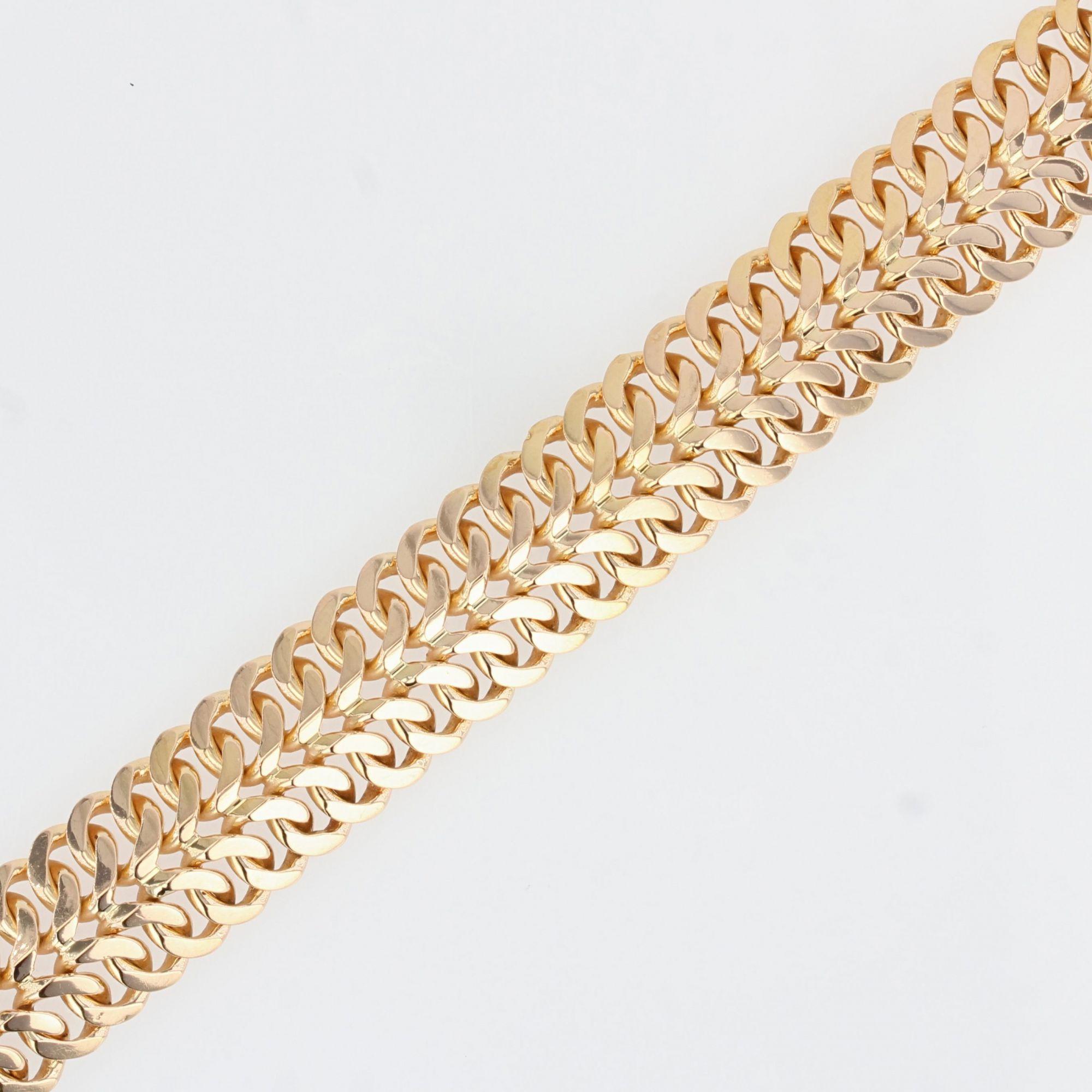 1960s Ribbon Curb Mesh 18 Karat Yellow Gold Bracelet In Excellent Condition In Poitiers, FR
