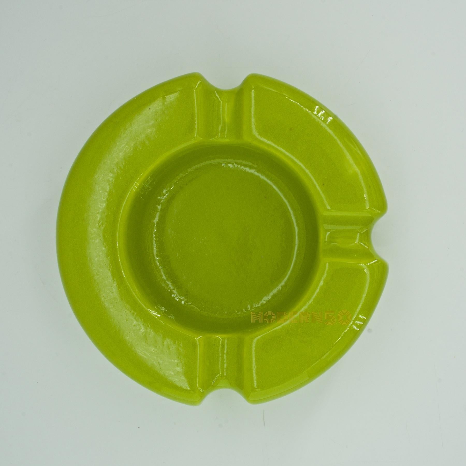 1960s Rich Yellow Raymor Memphis Ceramic Ashtray in Style of Ettore Sottsass In Fair Condition For Sale In Hyattsville, MD