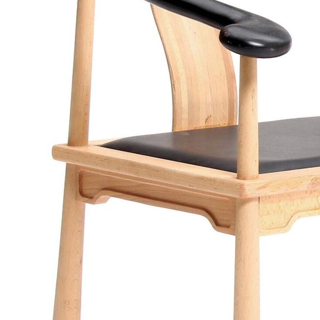 Scandinavian Modern 1960s Richard Nissen “Yin” Pair of China chairs with club legs and leather seat For Sale