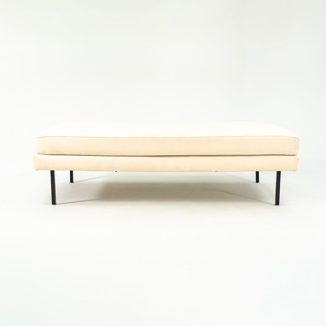 1960s Richard Schultz Daybed Lounge w/ Cream Hopsack Upholstery and Metal Legs For Sale 1