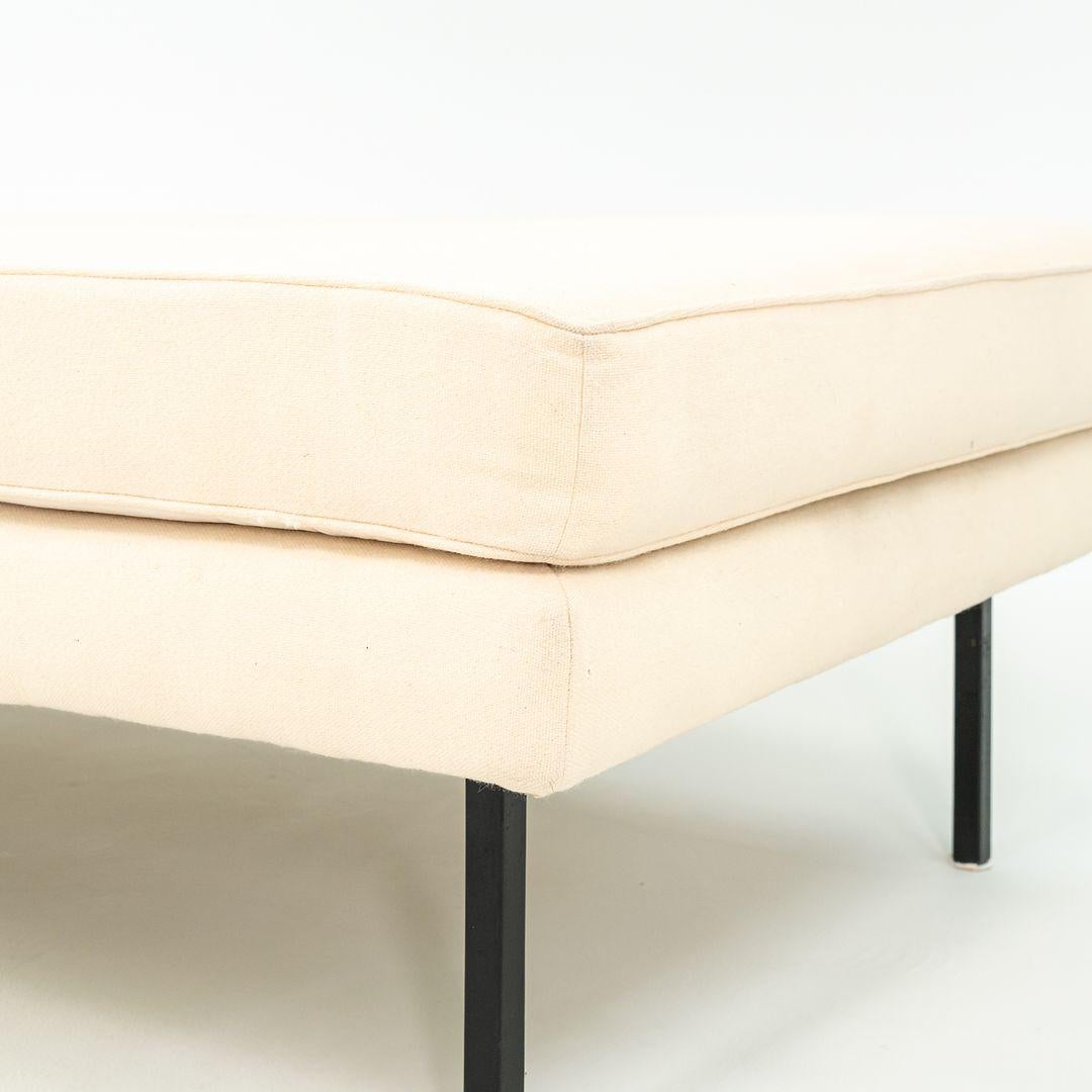 Powder-Coated 1960s Richard Schultz Daybed Lounge w/ Cream Hopsack Upholstery and Metal Legs For Sale