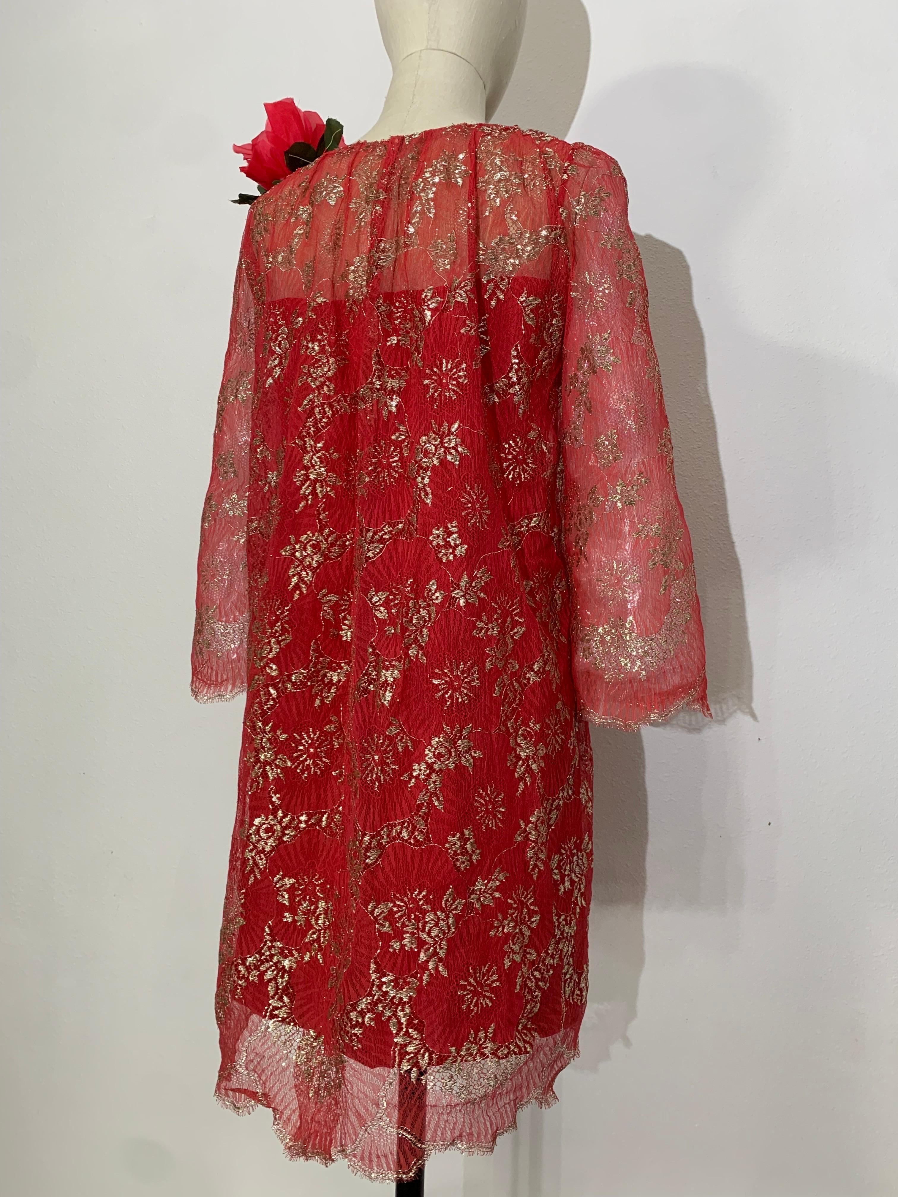 Mini Vestido de Cóctel de Encaje Bordado Rojo y Dorado Richard Tam, Años 60 en venta 7