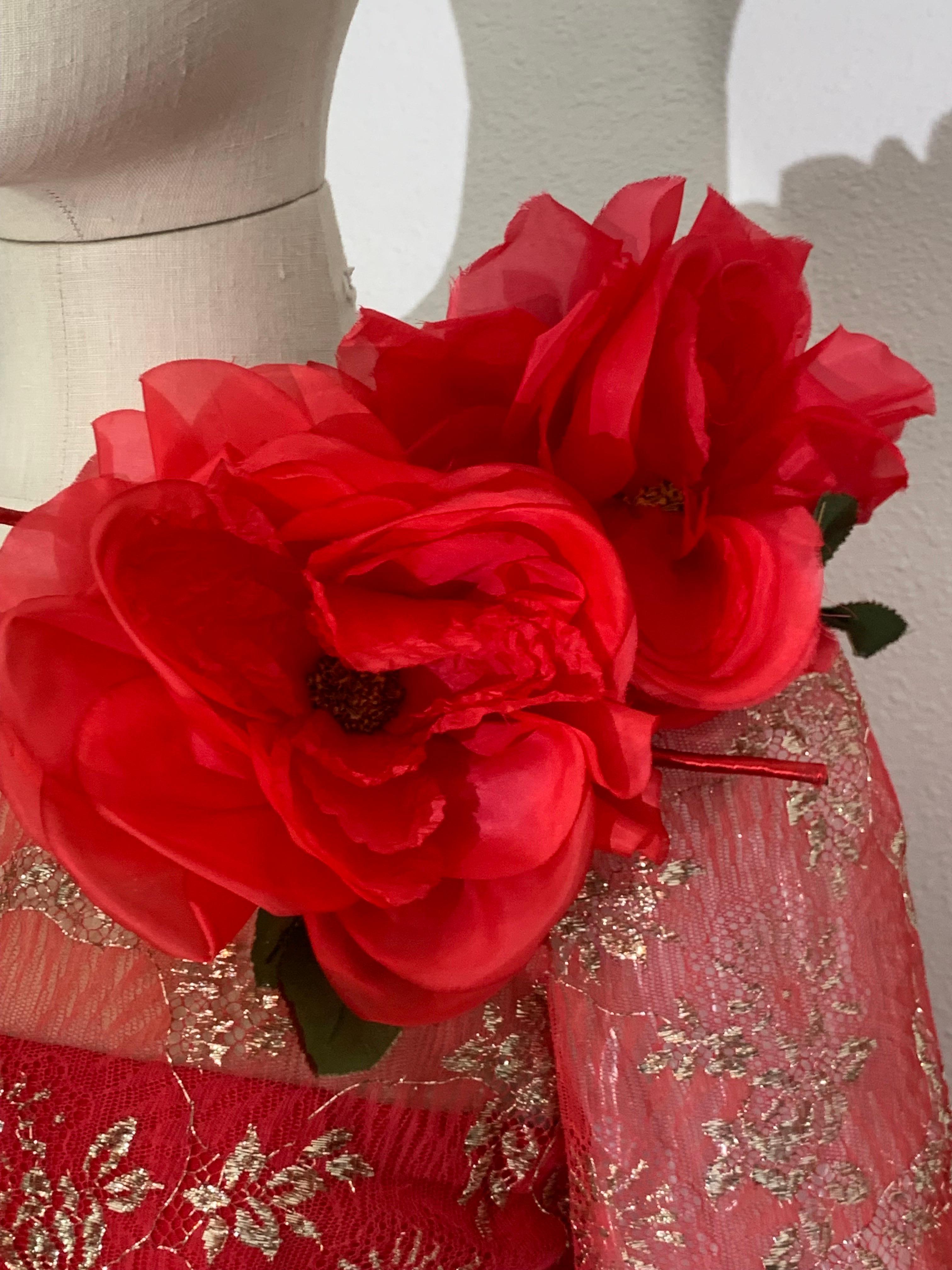 Mini Vestido de Cóctel de Encaje Bordado Rojo y Dorado Richard Tam, Años 60 en venta 13