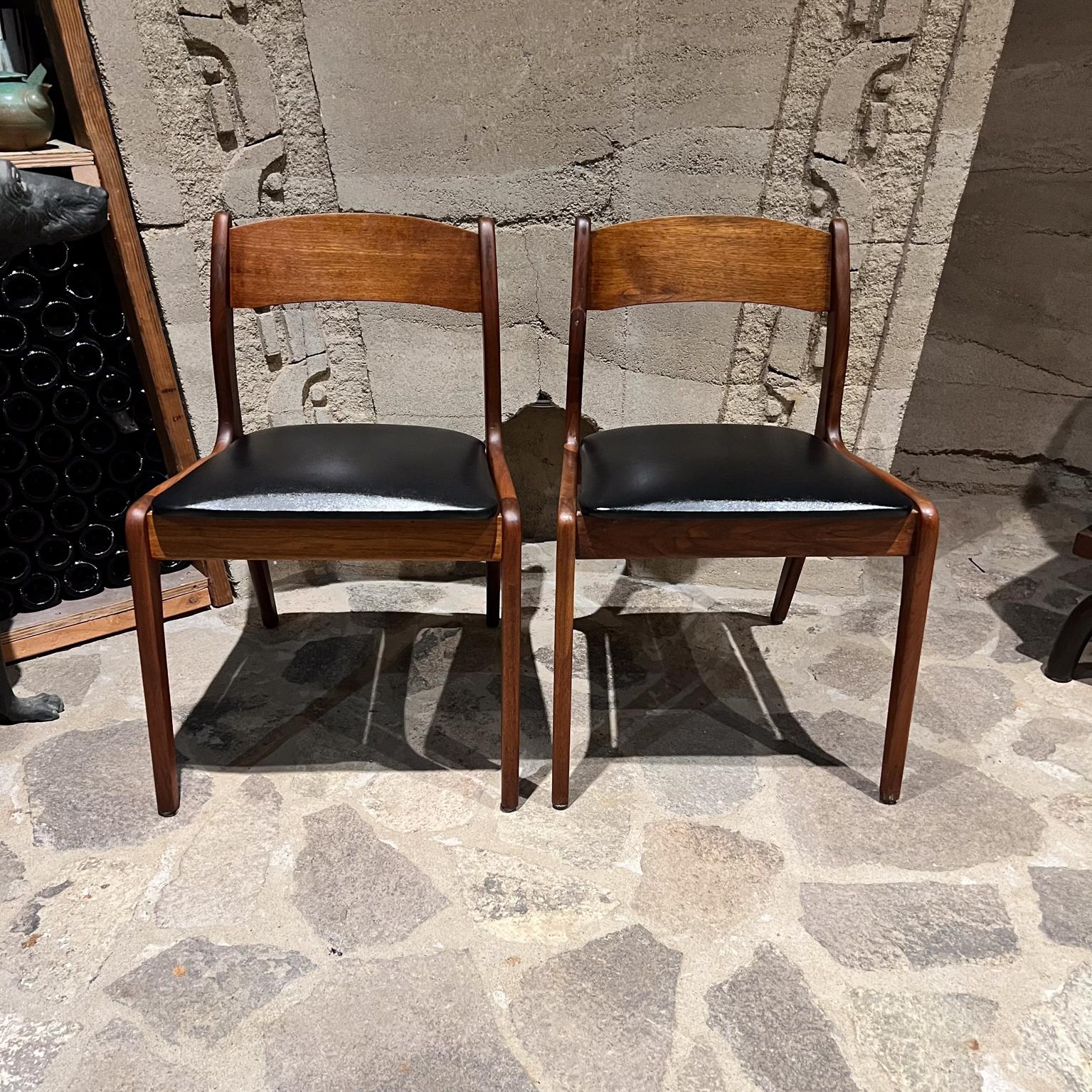 Mid-20th Century 1960s Richbilt Mfg Danish Modern Dining Chairs Style Johannes Andersen For Sale