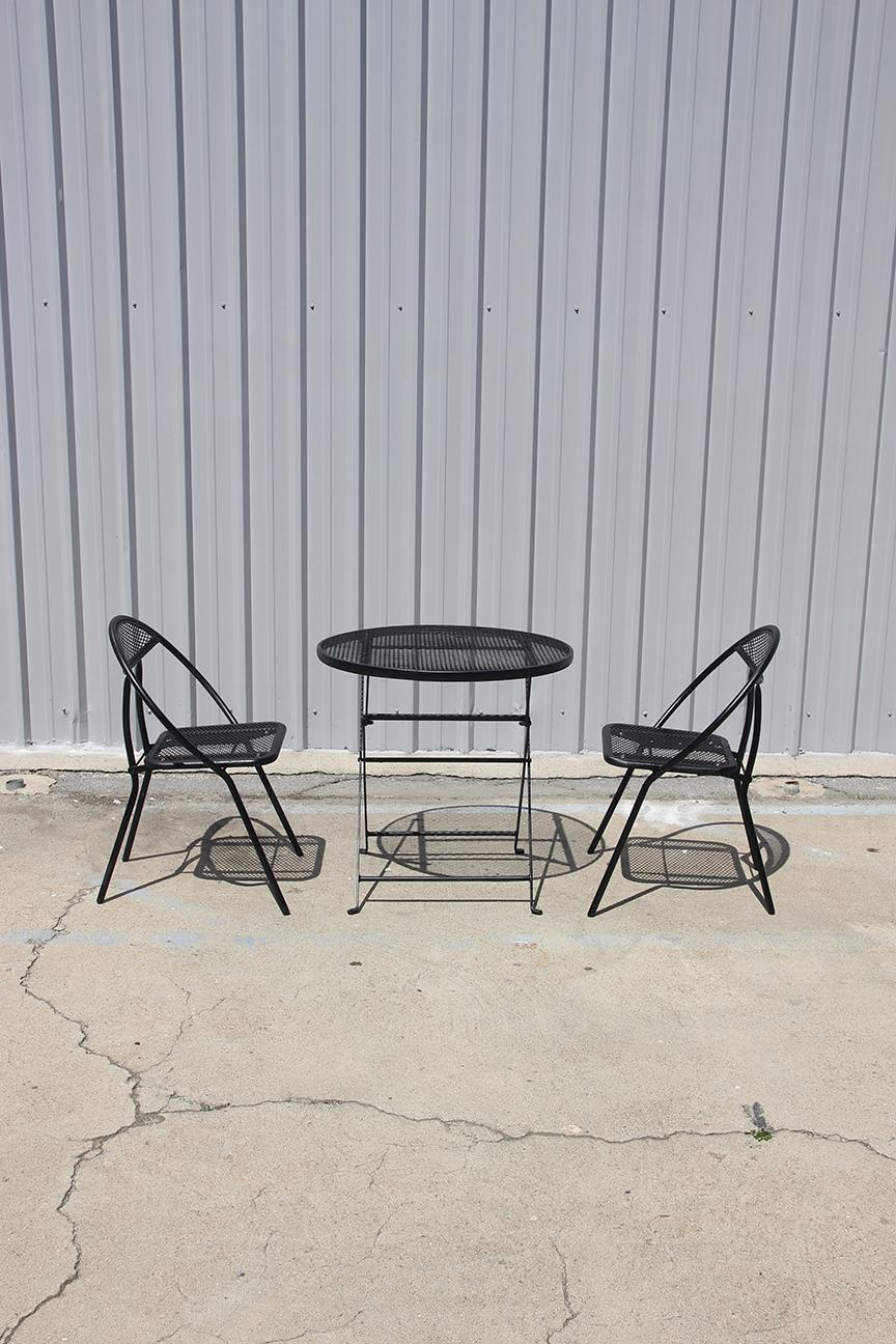 Salterini stands at the forefront of innovative outdoor furniture, commanding the attention of mid-century design enthusiasts and collectors alike. Their folding pieces are essential for maximizing outdoor living spaces, seamlessly blending