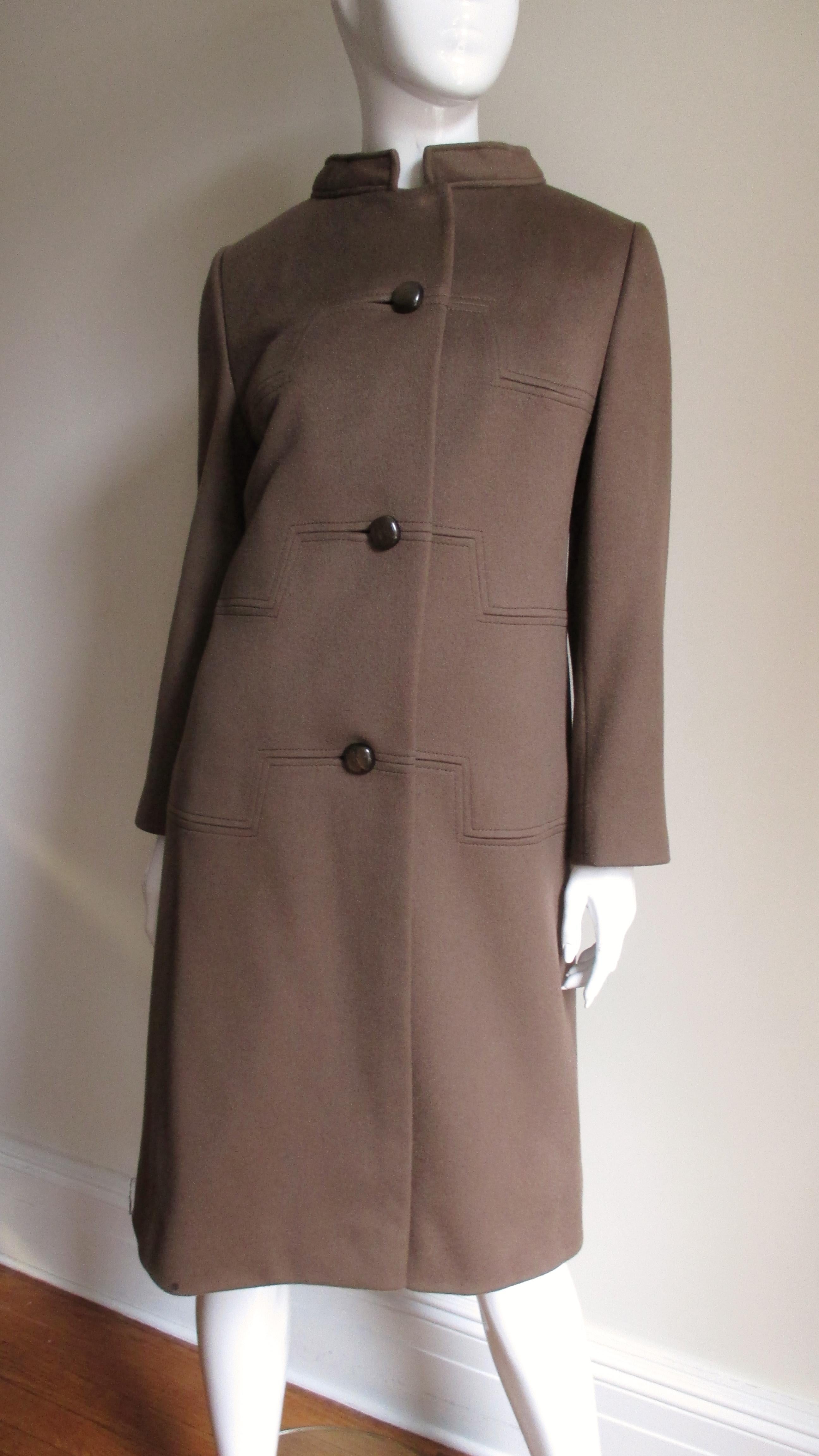 Rikes 1960er Jahre Kaschmirkleid und Mantel mit geometrischen Nähten  Damen im Angebot