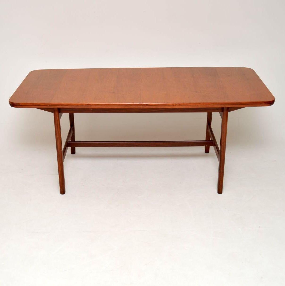 1960s Robert Heritage for Archie Shine Teak Dining Table and Chairs In Good Condition In London, GB