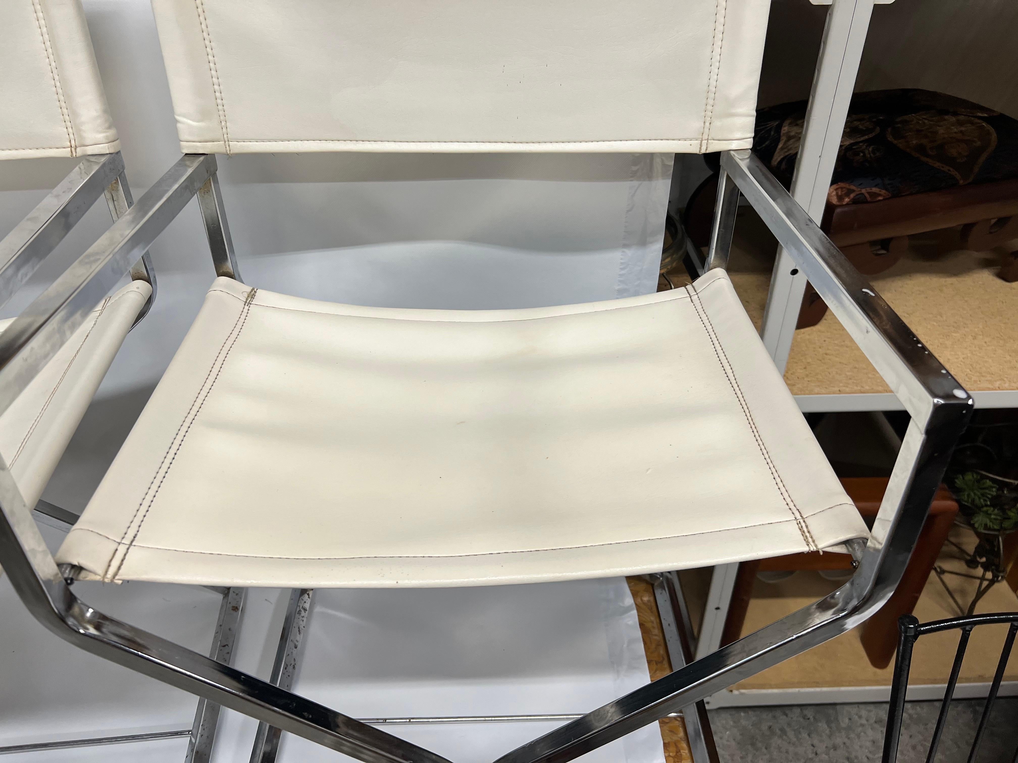 MCM Stil Stühle Weiß Chrom Attr Robert Kjer Jakobsen & Virtue Bros
Gorgouse Paar MCM a.k.a. Mid-Century Modern Campaigner style sling director's chairs zugeschrieben Robert Kjer Jakobsen für Virtue Brothers. Sie sind in einem wunderbaren