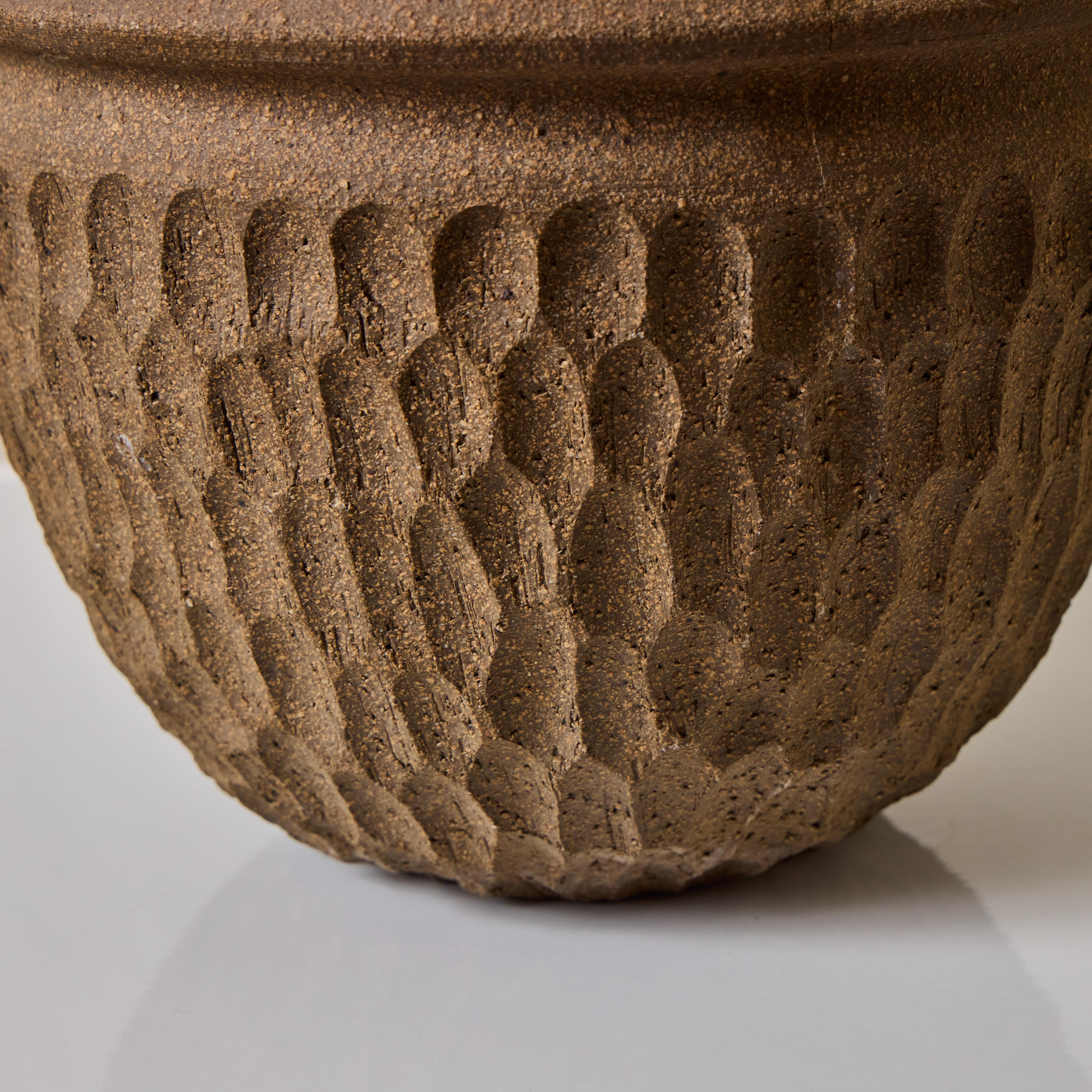 1960s Robert Maxwell Hand-Thrown 'Thumbprint' Stoneware Pot en vente 3