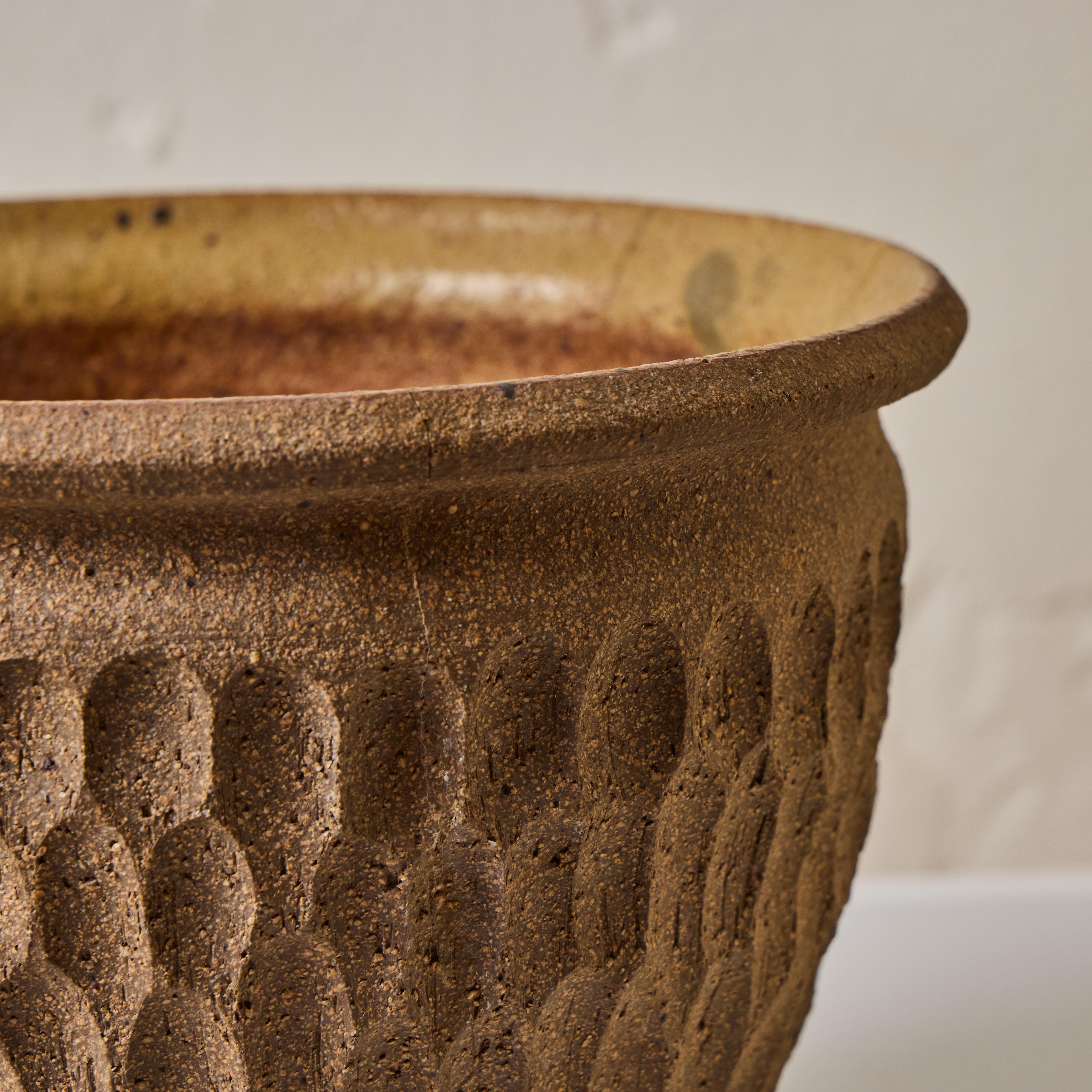 1960s Robert Maxwell Hand-Thrown 'Thumbprint' Stoneware Pot en vente 4